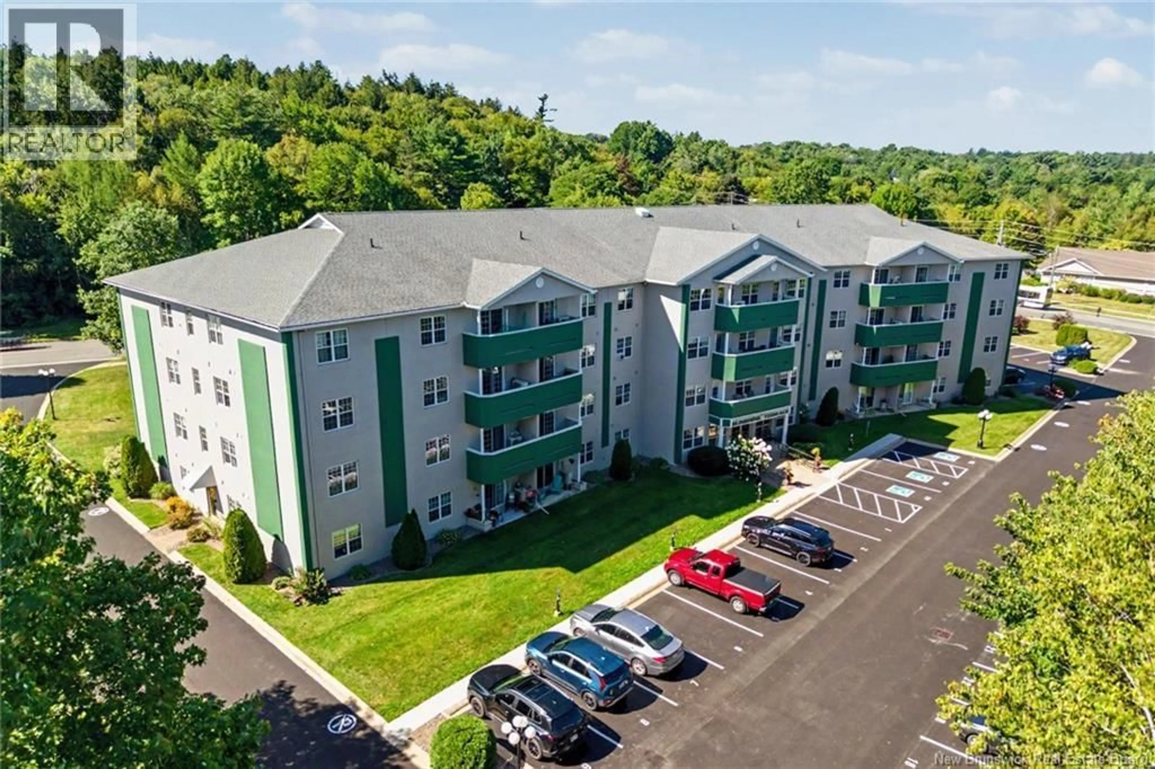 A pic from outside/outdoor area/front of a property/back of a property/a pic from drone, building for 203 - 158 HANWELL ROAD, Fredericton New Brunswick E3B9K7