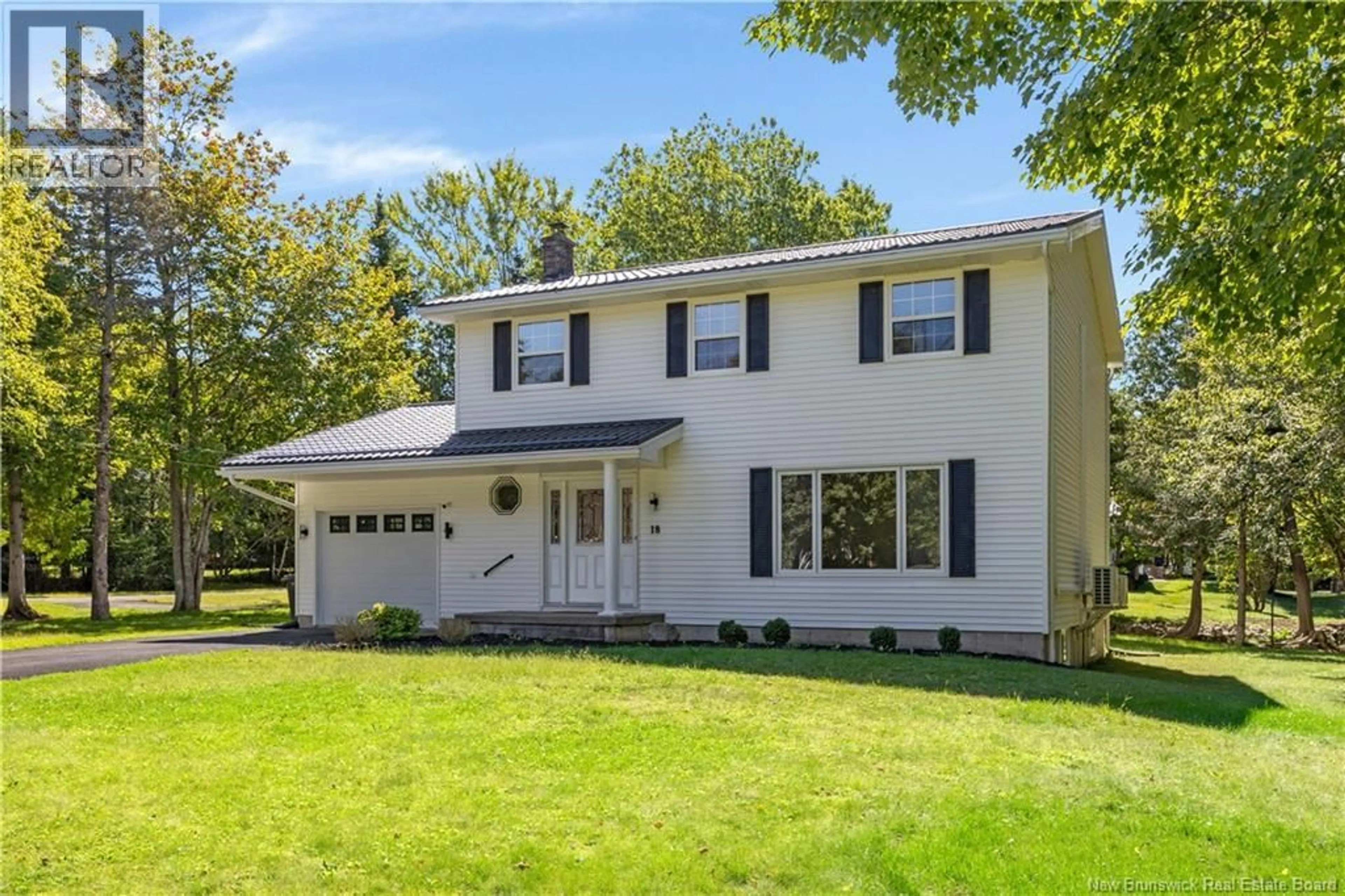 Home with vinyl exterior material, street for 18 DELMAR CRESCENT, Quispamsis New Brunswick E2E4J1