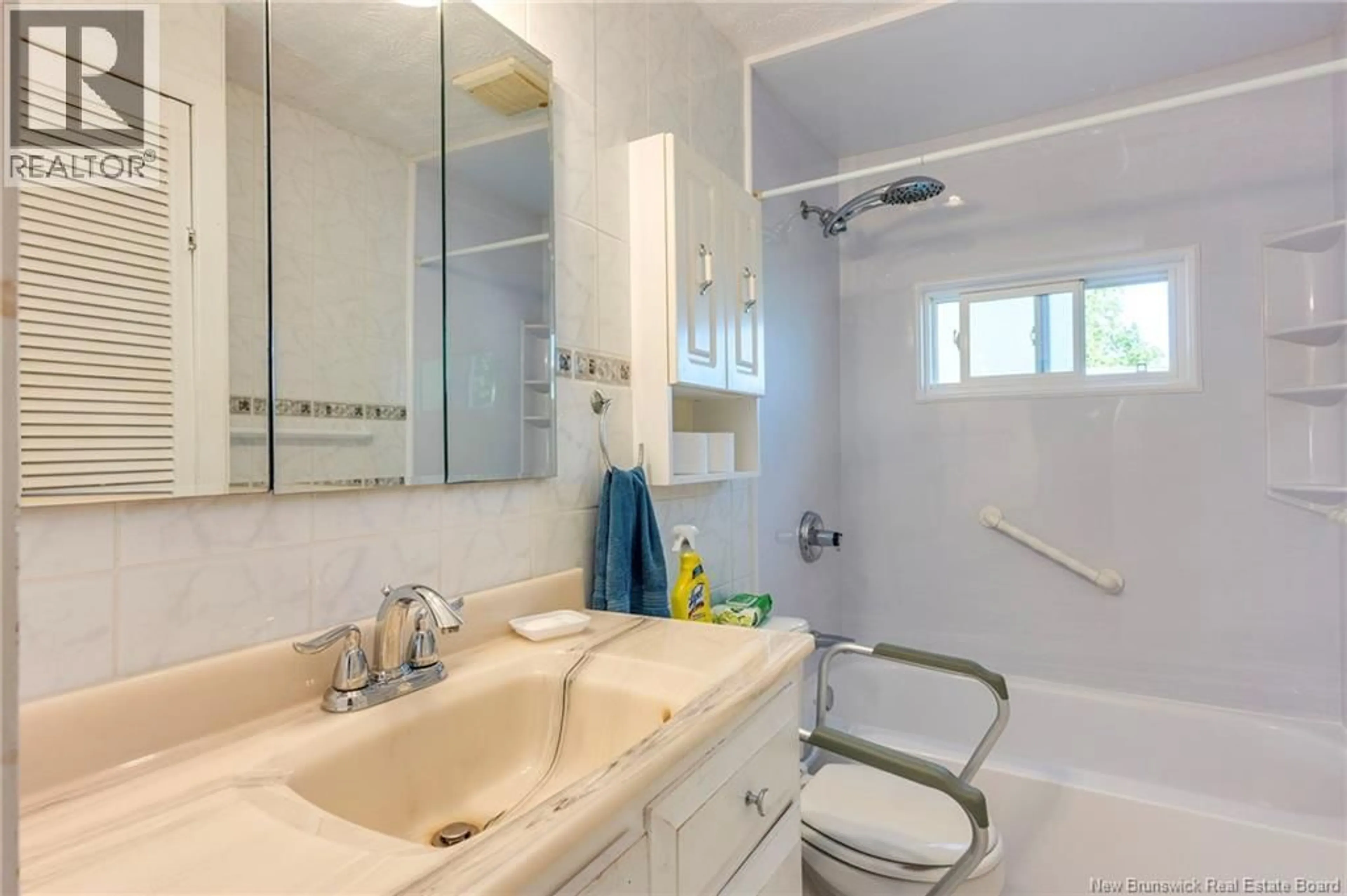 Standard bathroom, ceramic/tile floor for 19 BRANDY CRESCENT, Grand Bay-Westfield New Brunswick E5K2W9