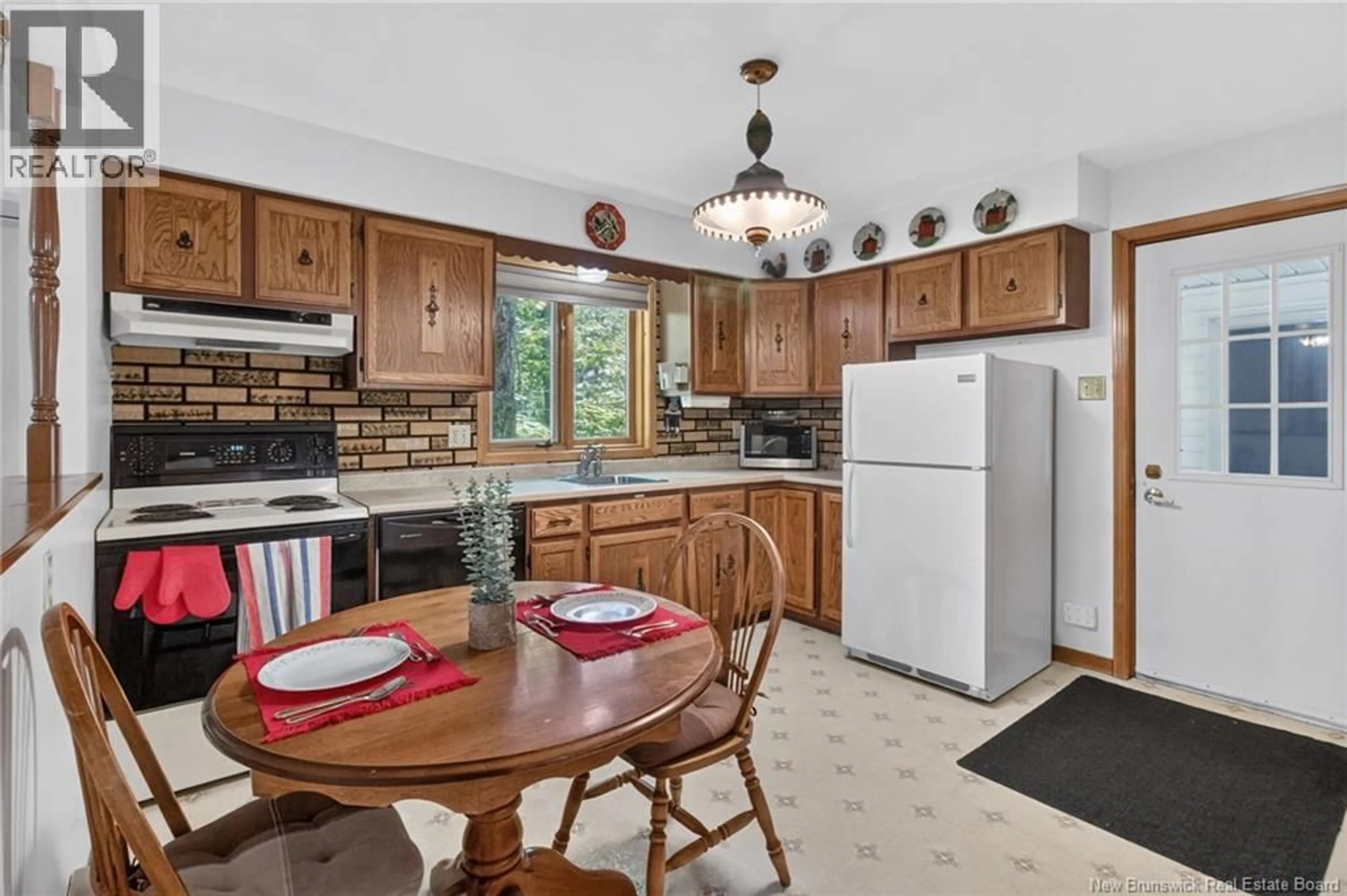 Standard kitchen, ceramic/tile floor for 27 SNOWDON COURT, Moncton New Brunswick E1G1P1