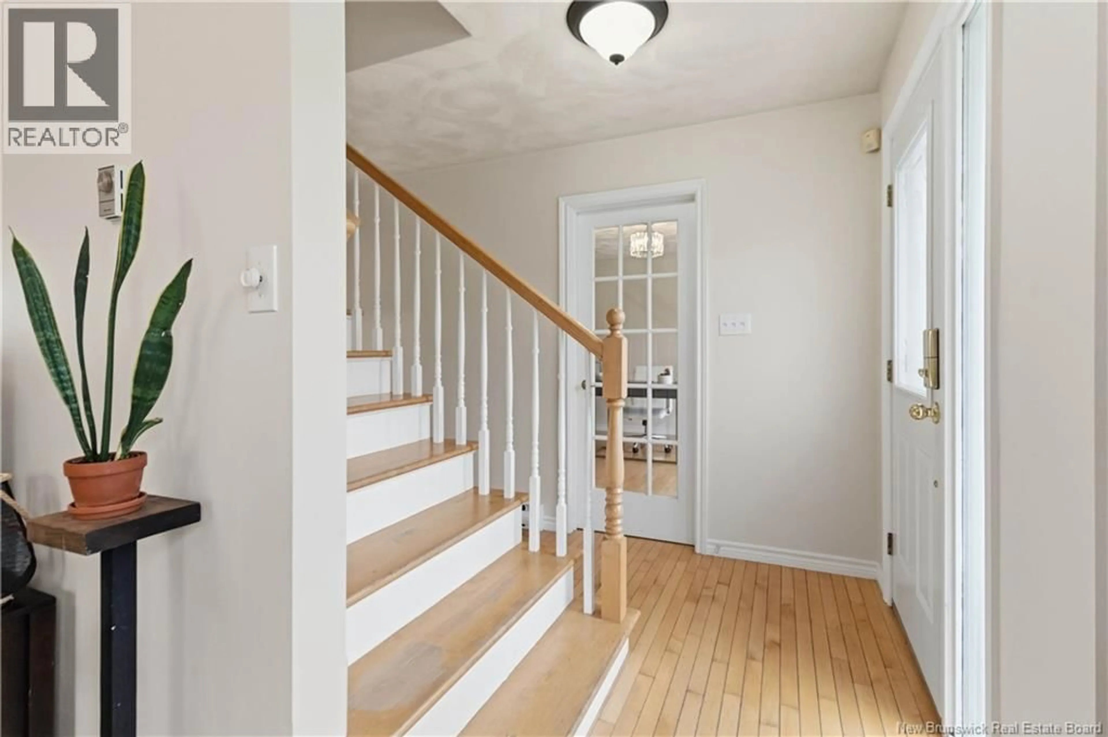 Indoor entryway for 570 MCLAUGHLIN, Moncton New Brunswick E1A4R6