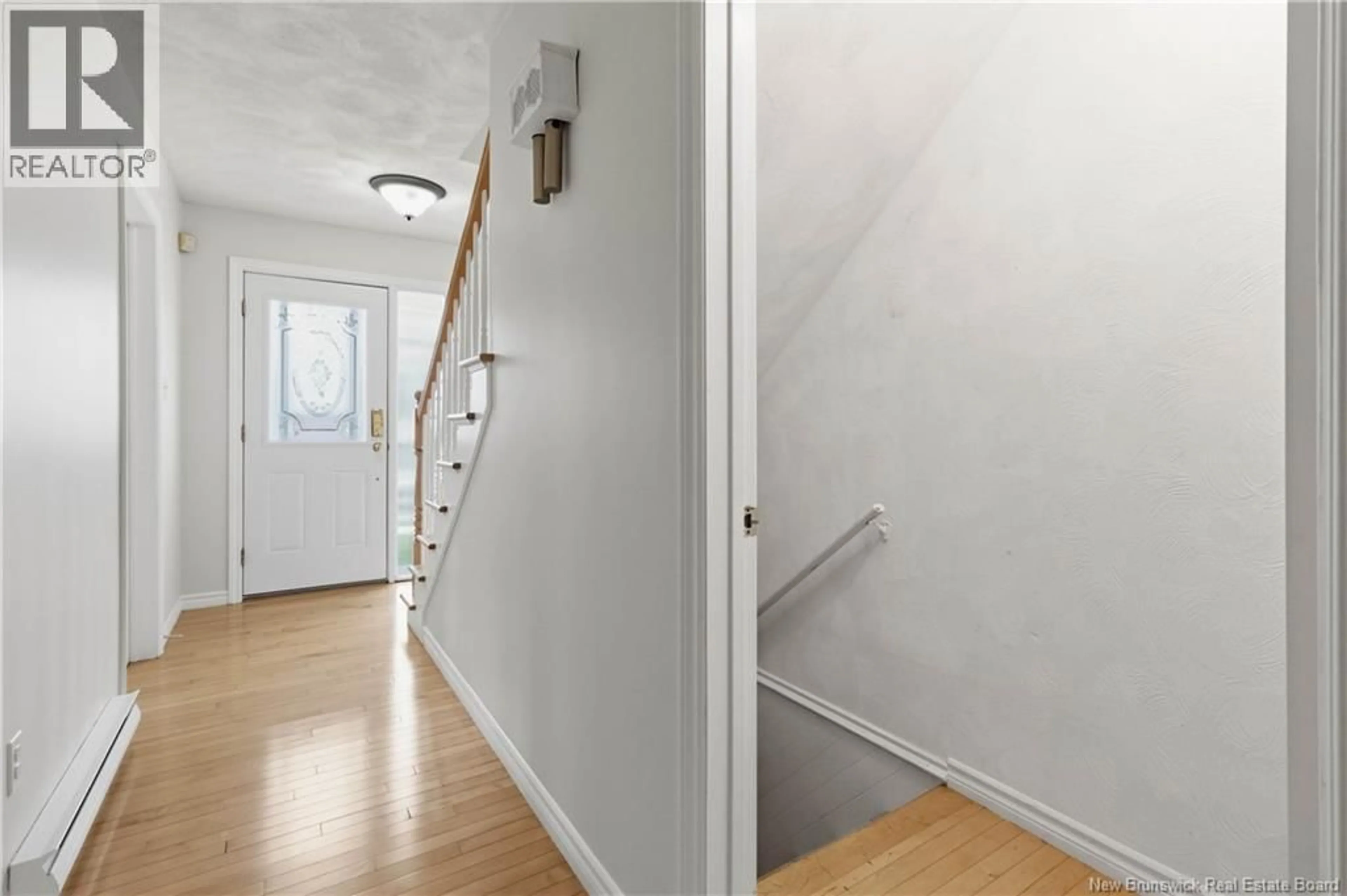 Indoor entryway for 570 MCLAUGHLIN, Moncton New Brunswick E1A4R6