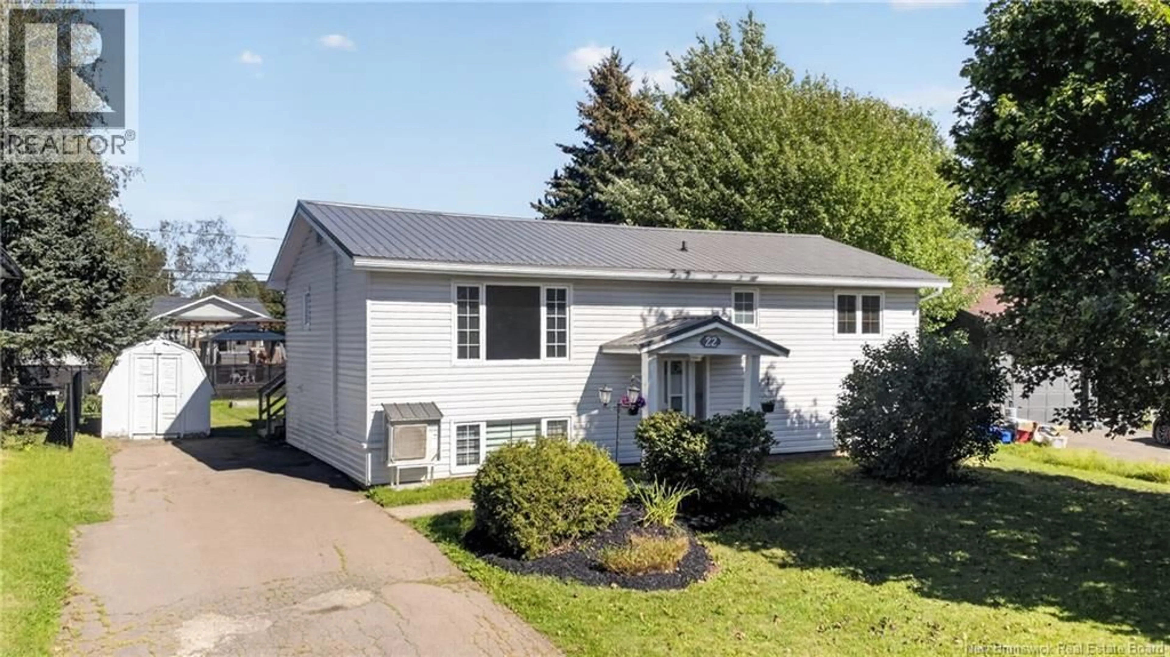 Home with vinyl exterior material, street for 22 PEMBROKE CRESCENT, Riverview New Brunswick E1B3Z8