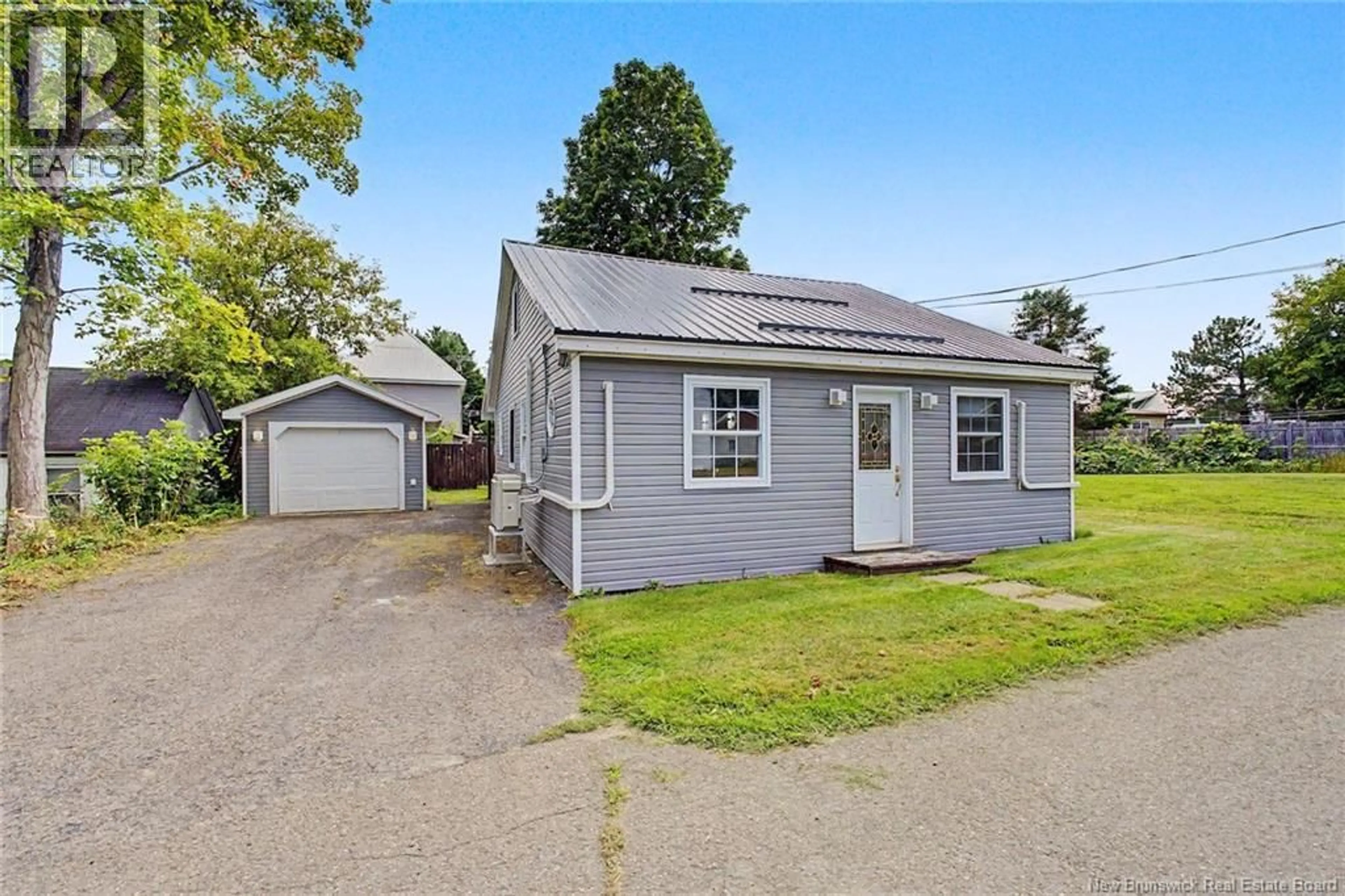 Unknown for 121 CHARLOTTE STREET, Woodstock New Brunswick E7M1J9