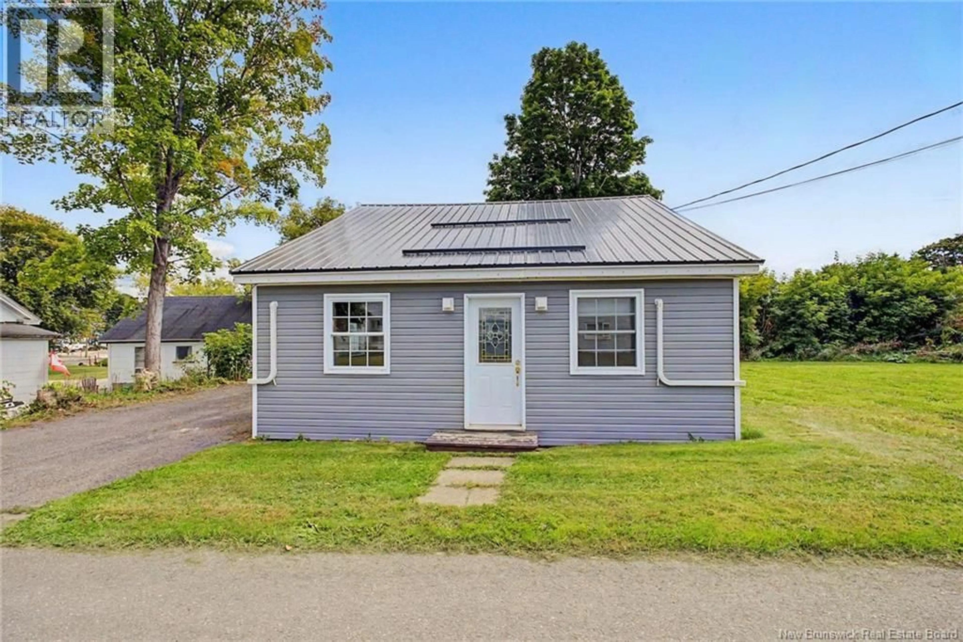 Shed for 121 CHARLOTTE STREET, Woodstock New Brunswick E7M1J9