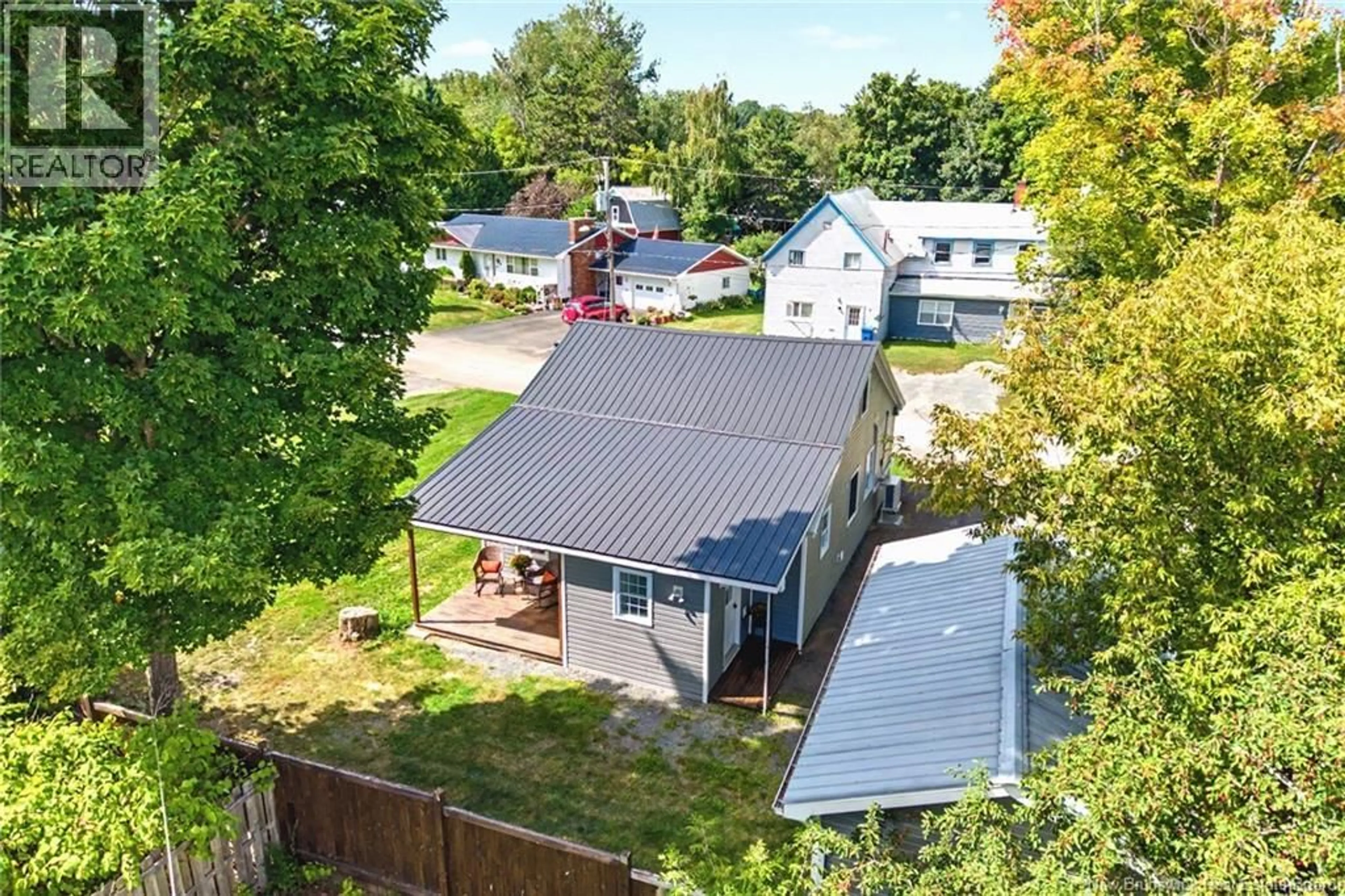 A pic from outside/outdoor area/front of a property/back of a property/a pic from drone, street for 121 CHARLOTTE STREET, Woodstock New Brunswick E7M1J9