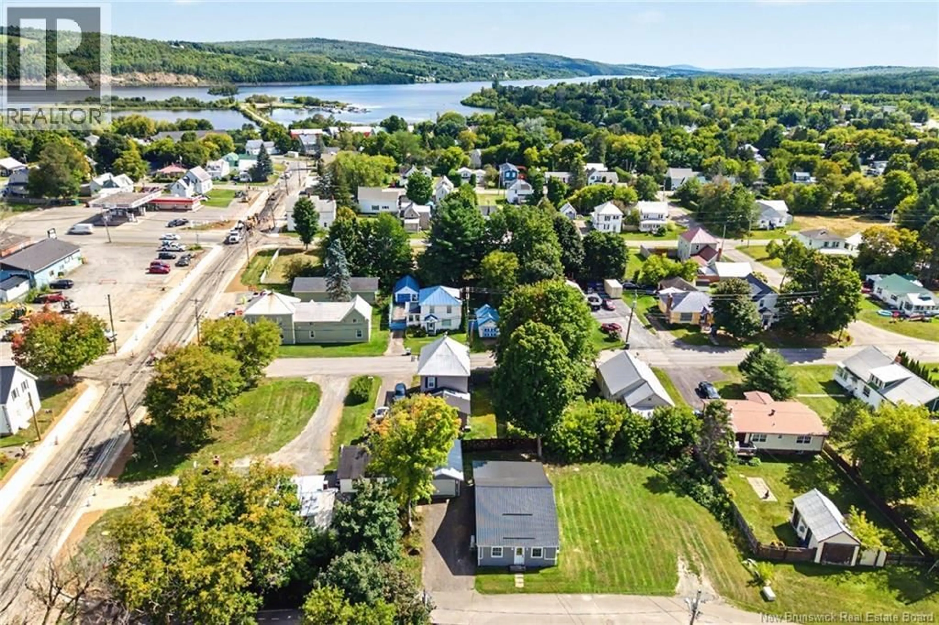 A pic from outside/outdoor area/front of a property/back of a property/a pic from drone, water/lake/river/ocean view for 121 CHARLOTTE STREET, Woodstock New Brunswick E7M1J9