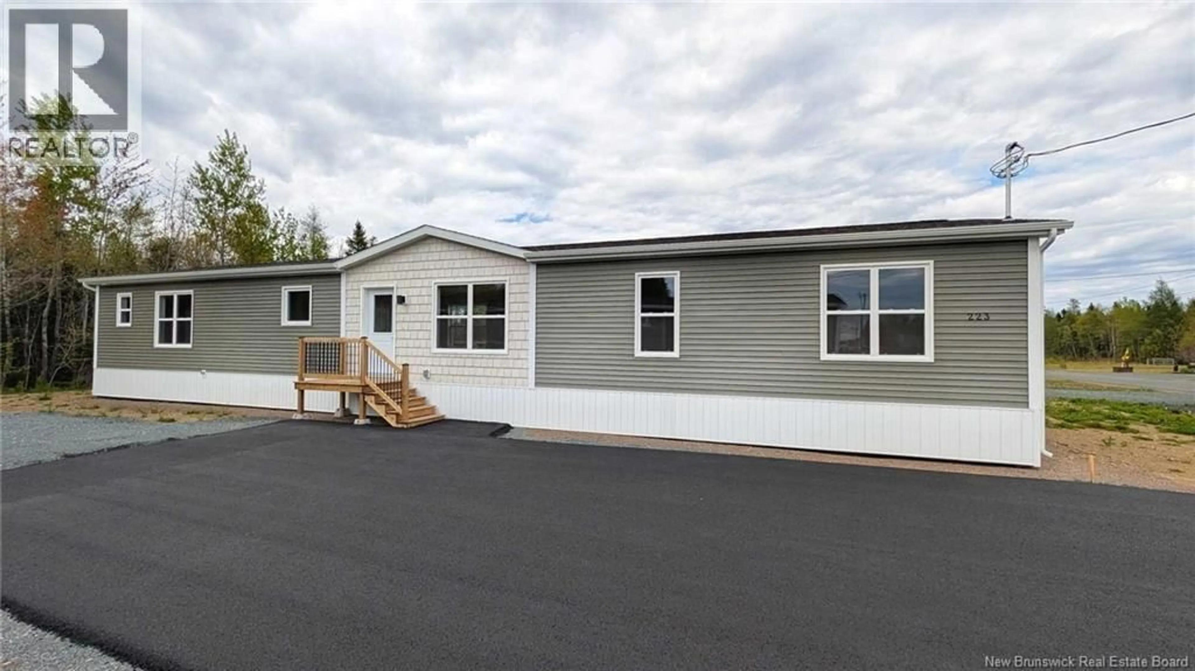 Home with vinyl exterior material, unknown for 223 RUE BELLA VISTA, Tracadie New Brunswick E1X4W1