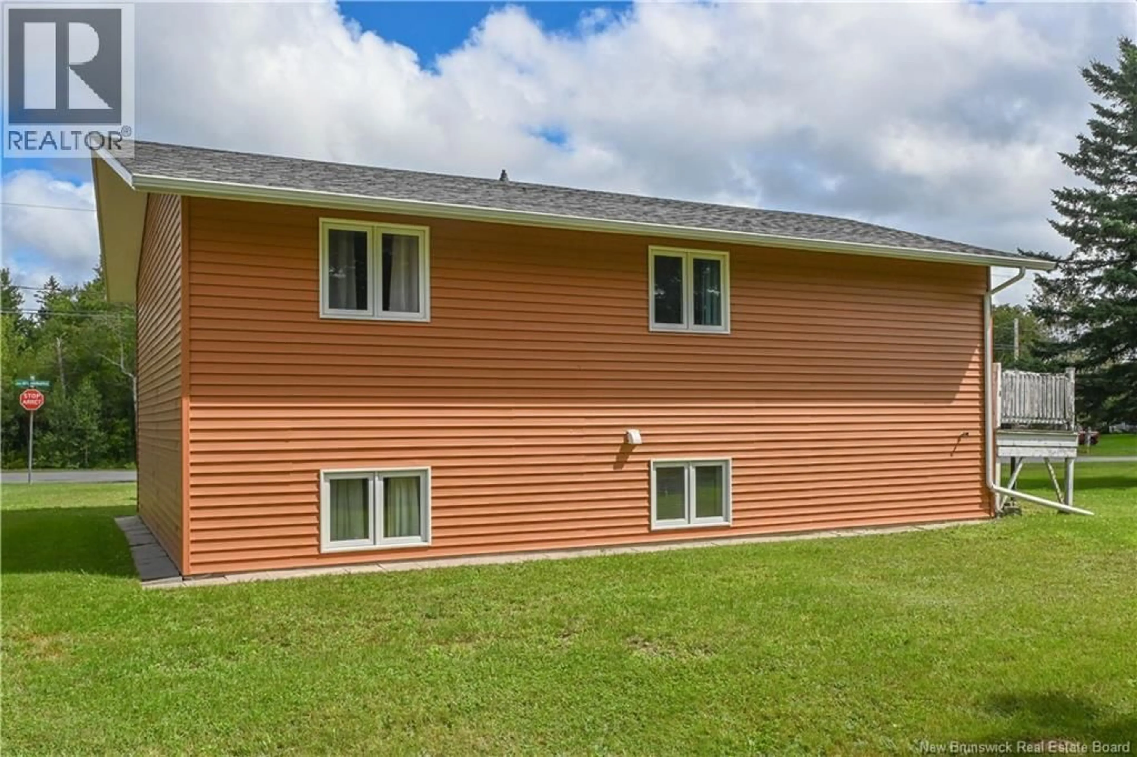 Home with vinyl exterior material, building for 26 DES PATRIOTES STREET, Caraquet New Brunswick E1W1B6