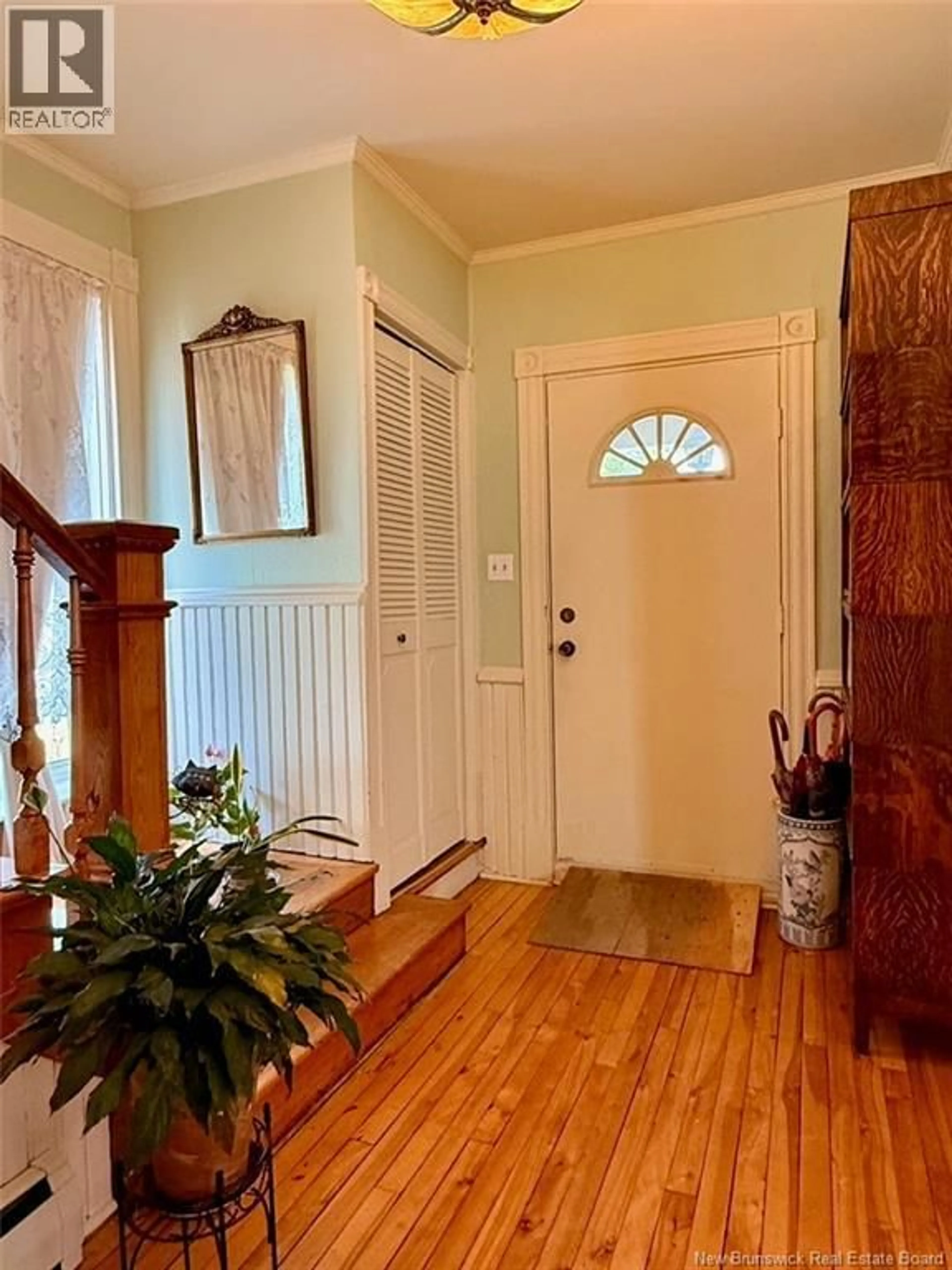 Indoor entryway for 11 DUFFERIN STREET, Campbellton New Brunswick E3N2N3