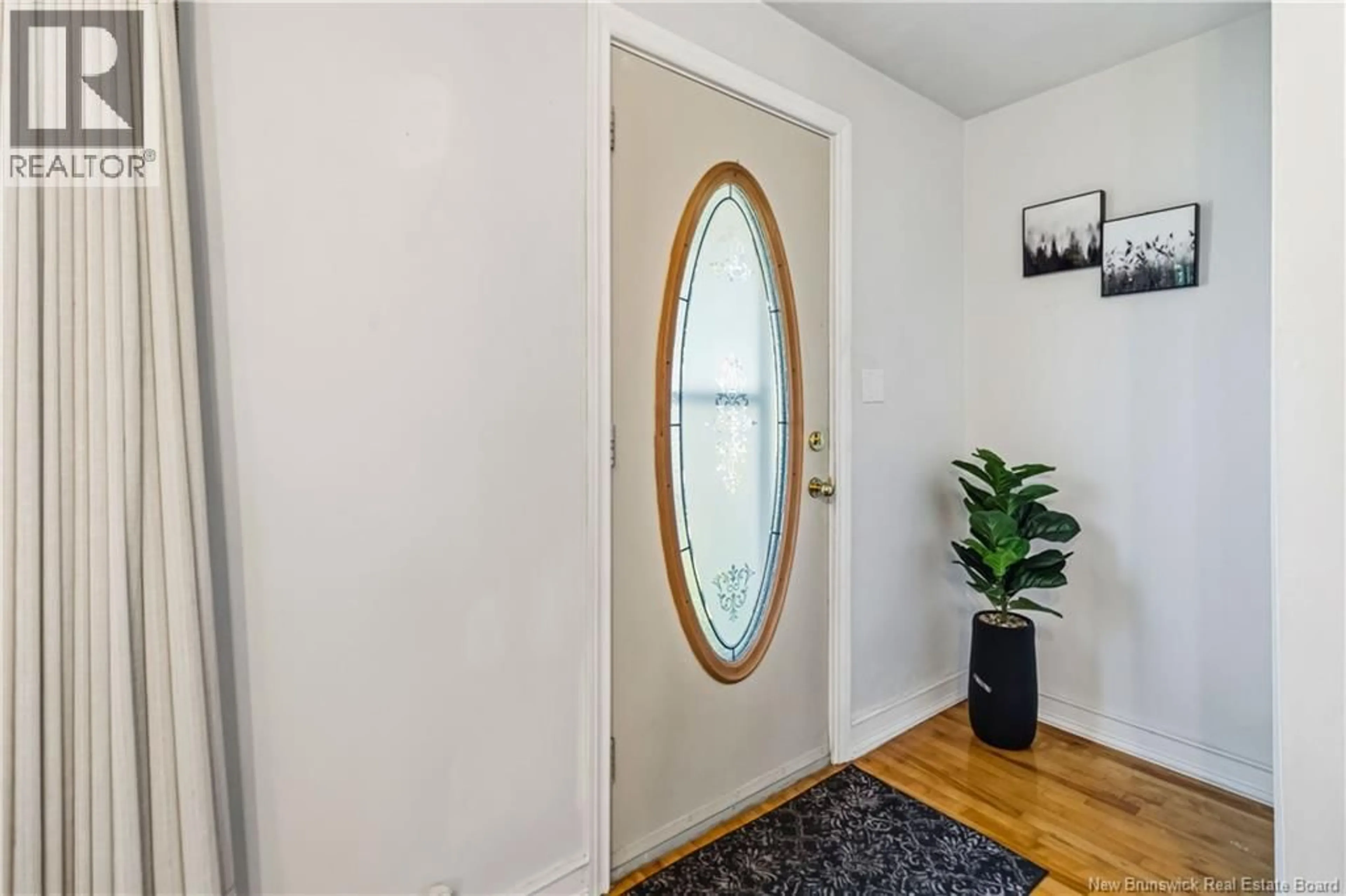 Indoor entryway for 209 BROADWAY STREET, Moncton New Brunswick E1A3Y3