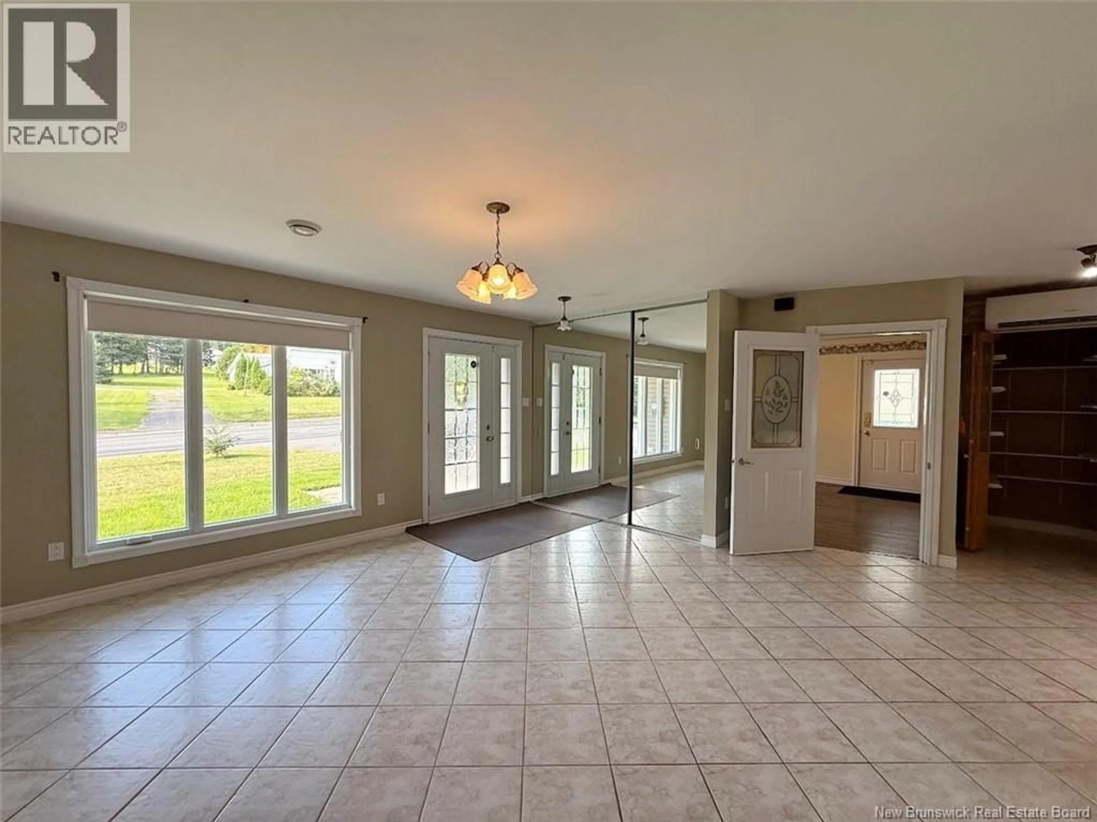 Indoor foyer for 924 ST-FRANCOIS STREET, Edmundston New Brunswick E3V4R2