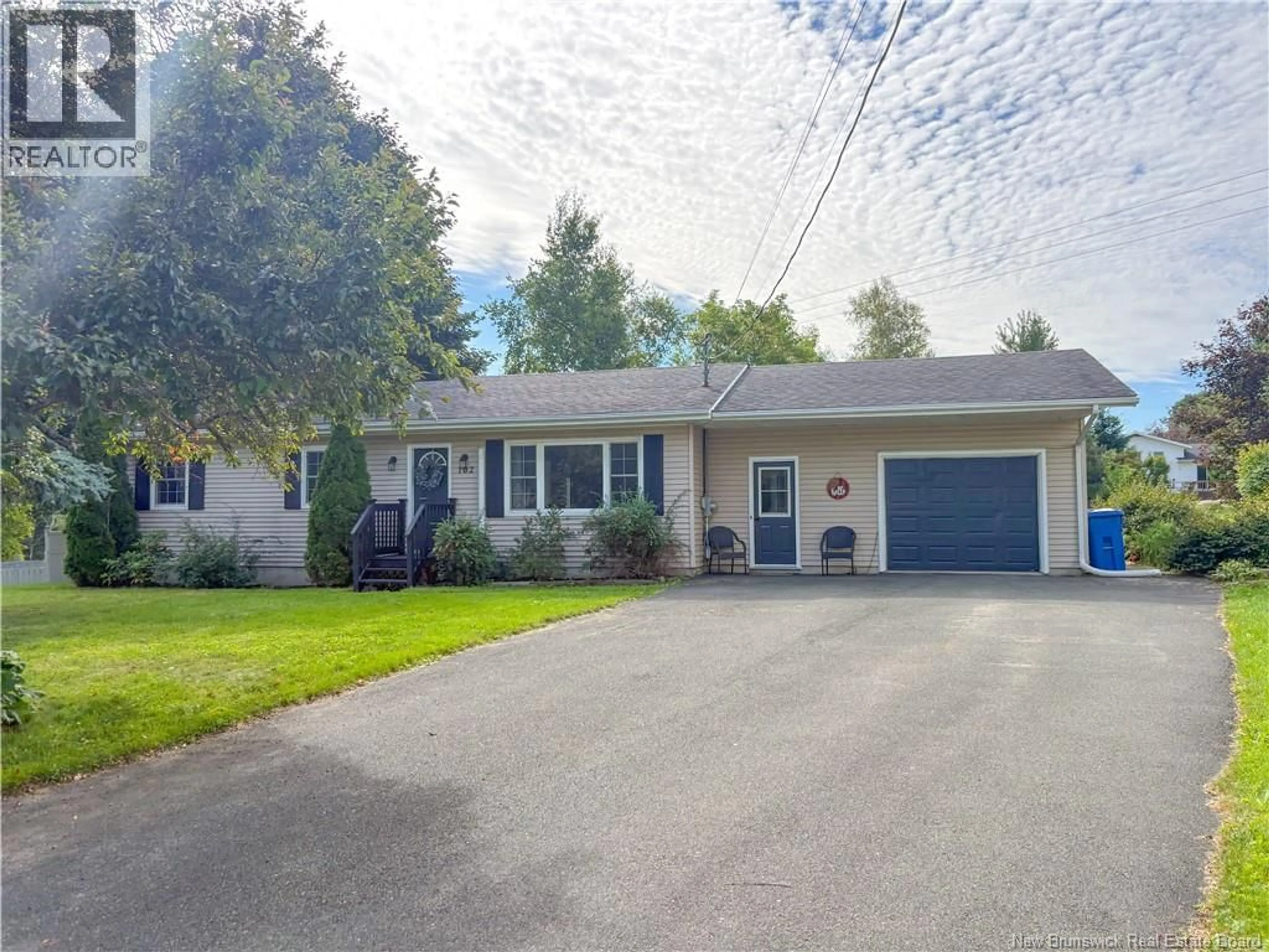 Home with vinyl exterior material, street for 102 KELLY COURT, Woodstock New Brunswick E7M1Z4