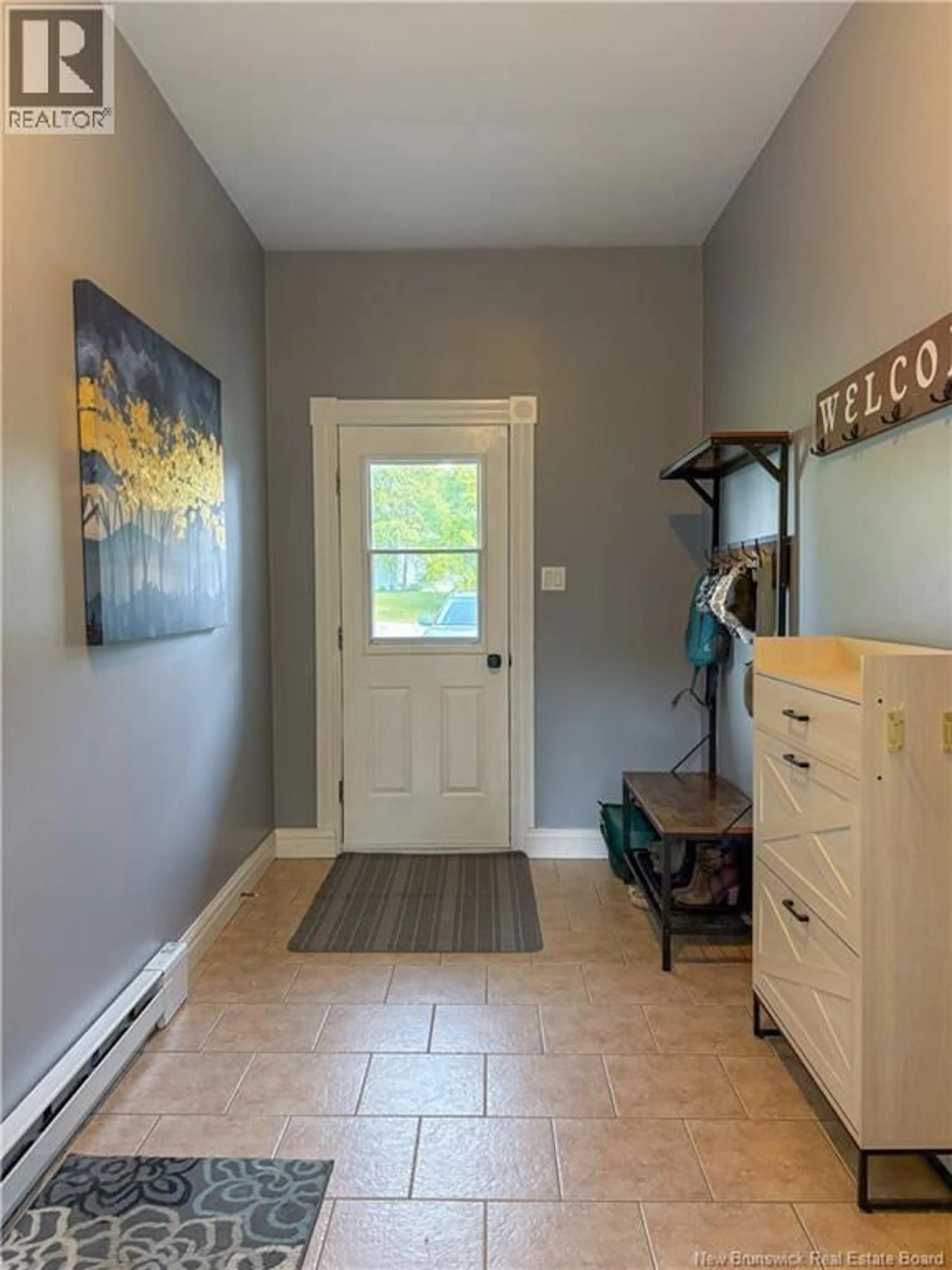 Indoor entryway for 102 KELLY COURT, Woodstock New Brunswick E7M1Z4