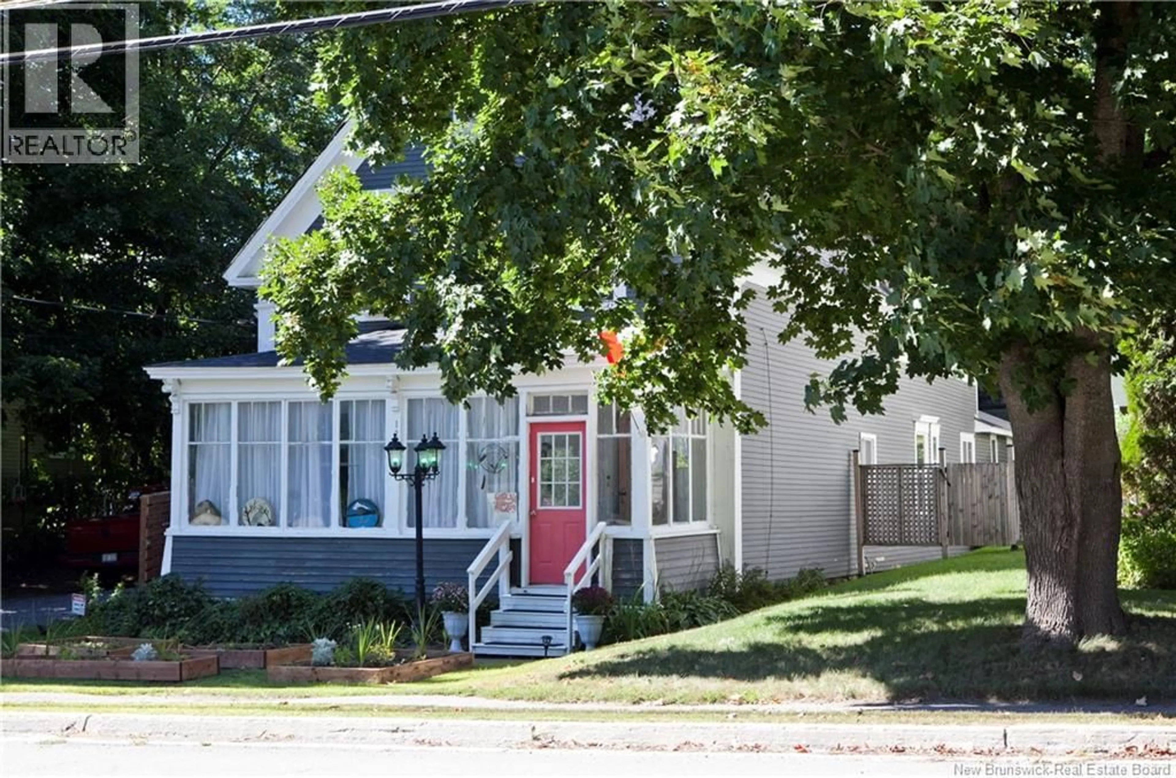 Home with vinyl exterior material, street for 126 BROADWAY STREET, Woodstock New Brunswick E7M1C2