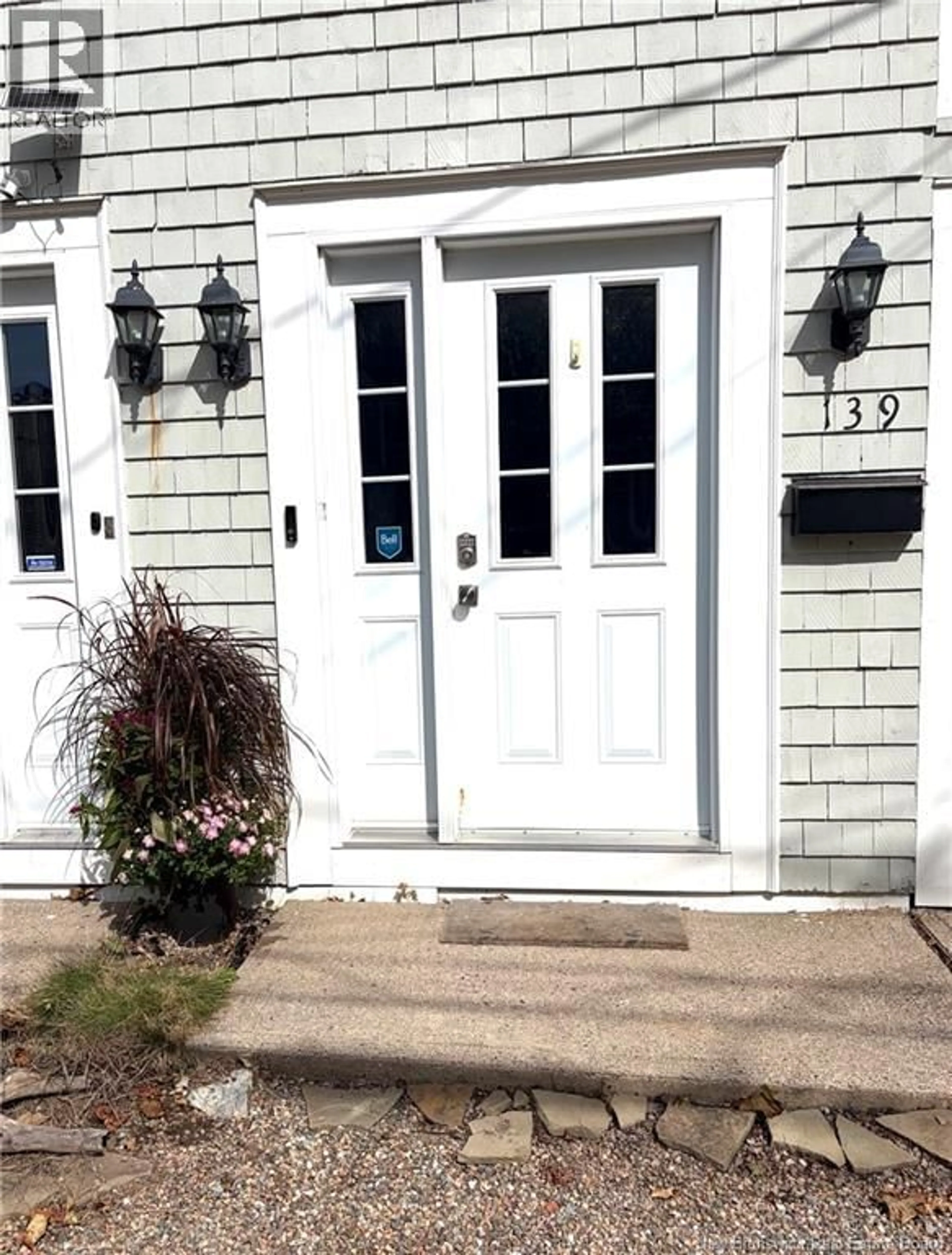 Indoor entryway for 139 KING STREET, Saint John New Brunswick E2L1G8