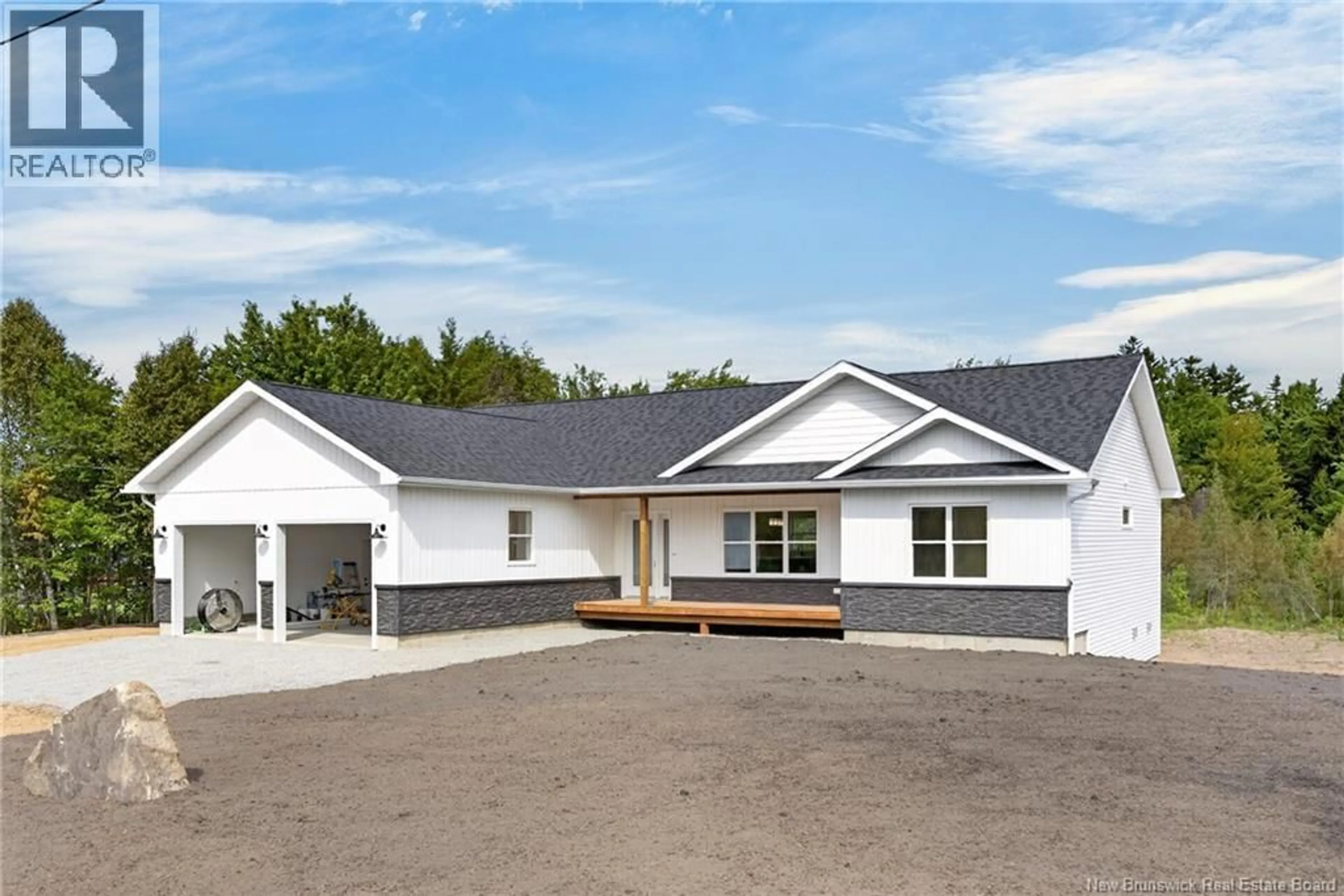 Home with vinyl exterior material, building for 14 HEMLOCK STREET, Penniac New Brunswick E4A4X5