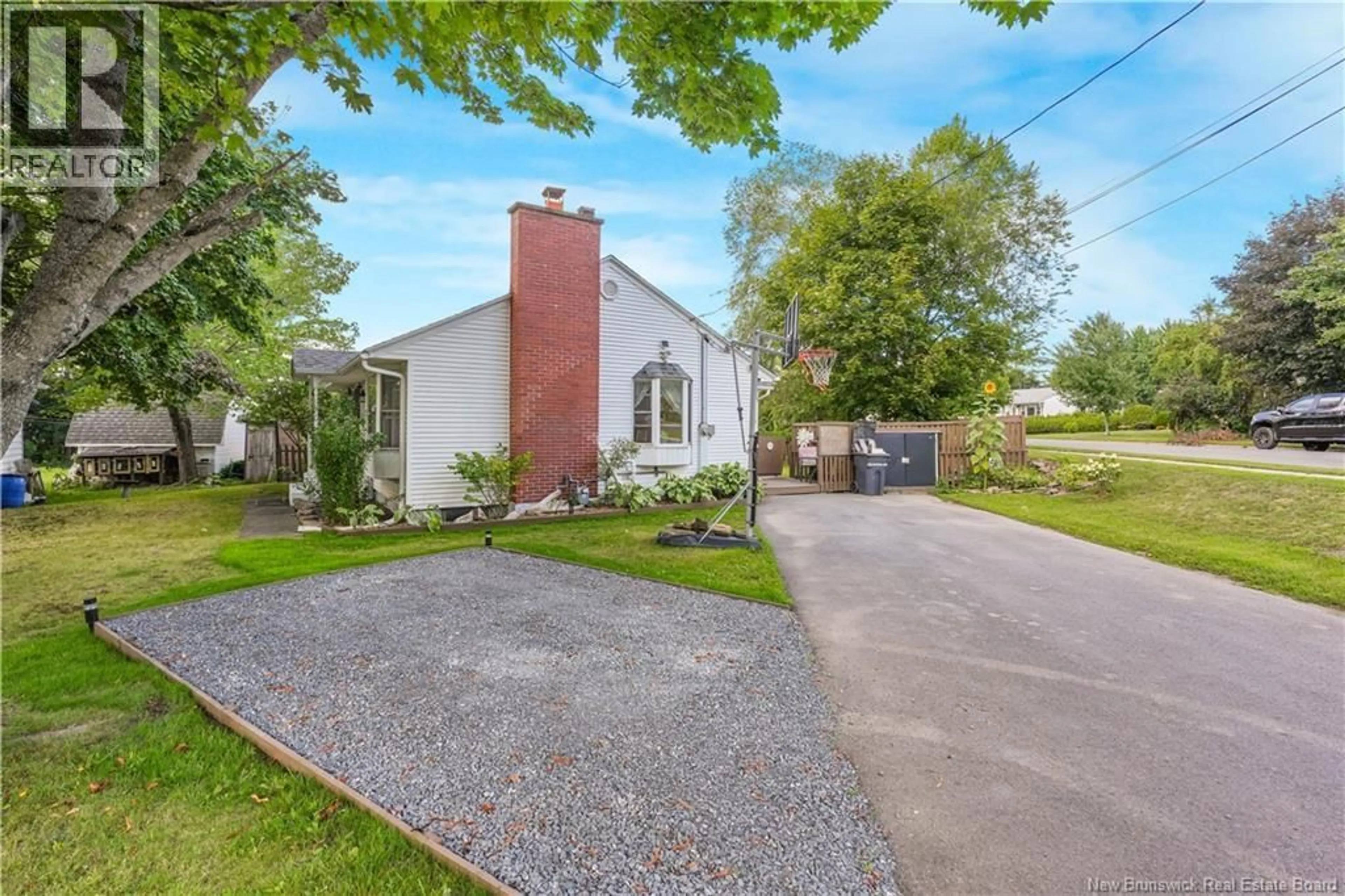 A pic from outside/outdoor area/front of a property/back of a property/a pic from drone, street for 113 FULTON AVENUE, Fredericton New Brunswick E3A2B5
