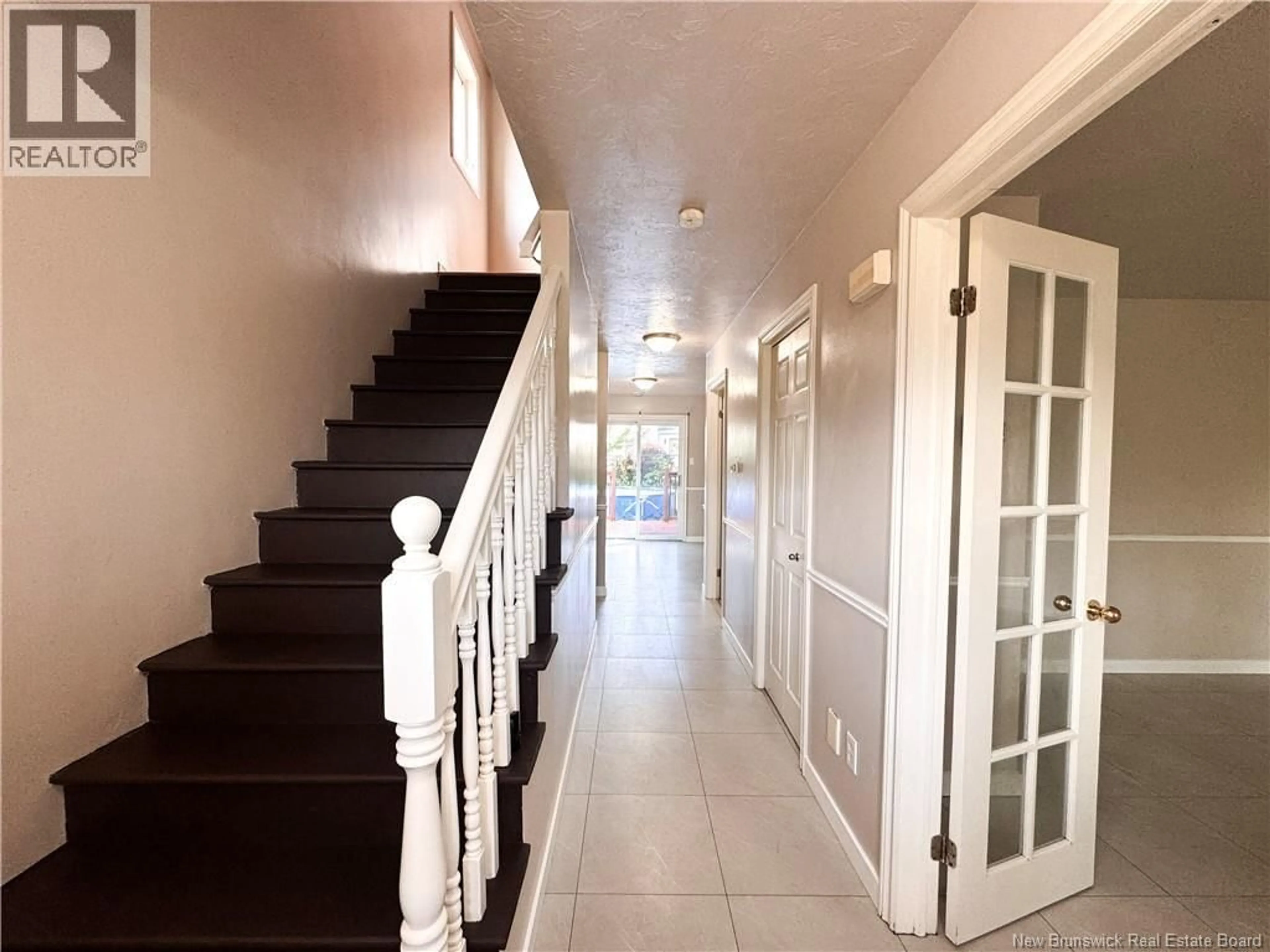Indoor foyer for 51 SHEFFIELD COURT, Moncton New Brunswick E1G2J2