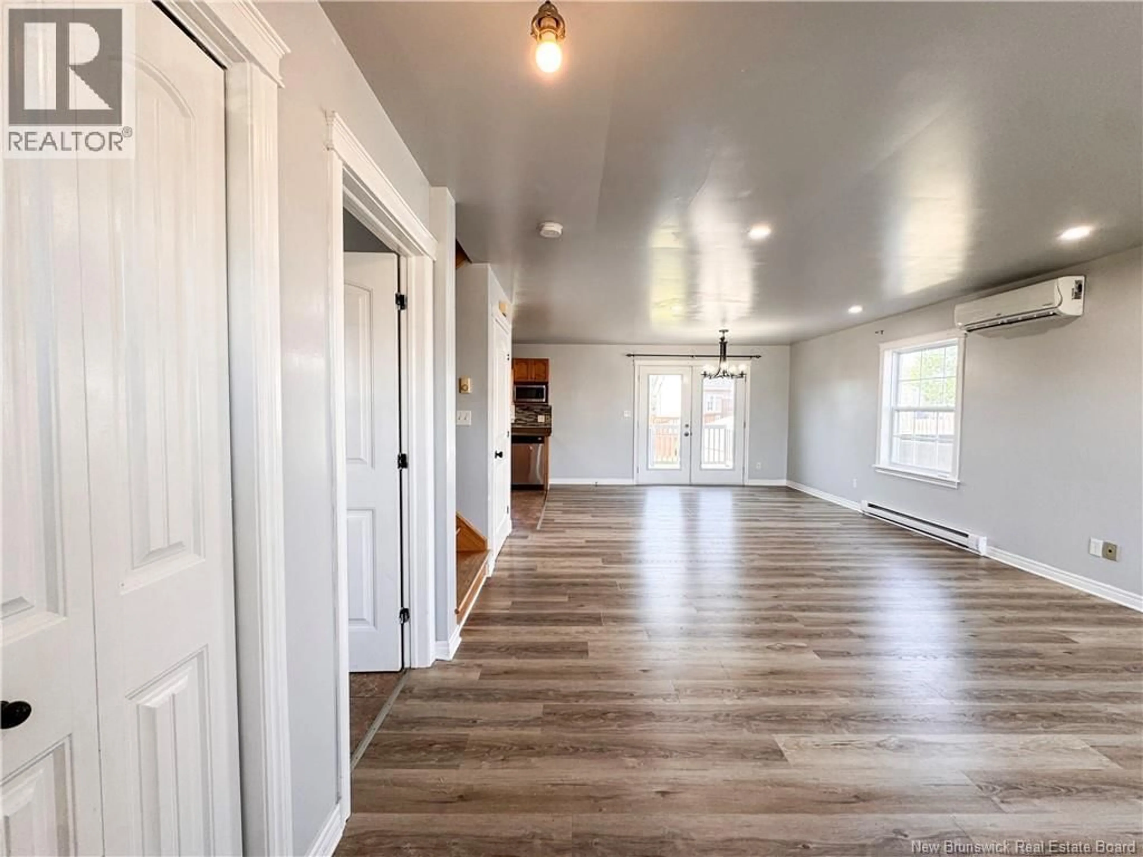 Indoor entryway for 146 IVY ROAD, Moncton New Brunswick E1G5A2