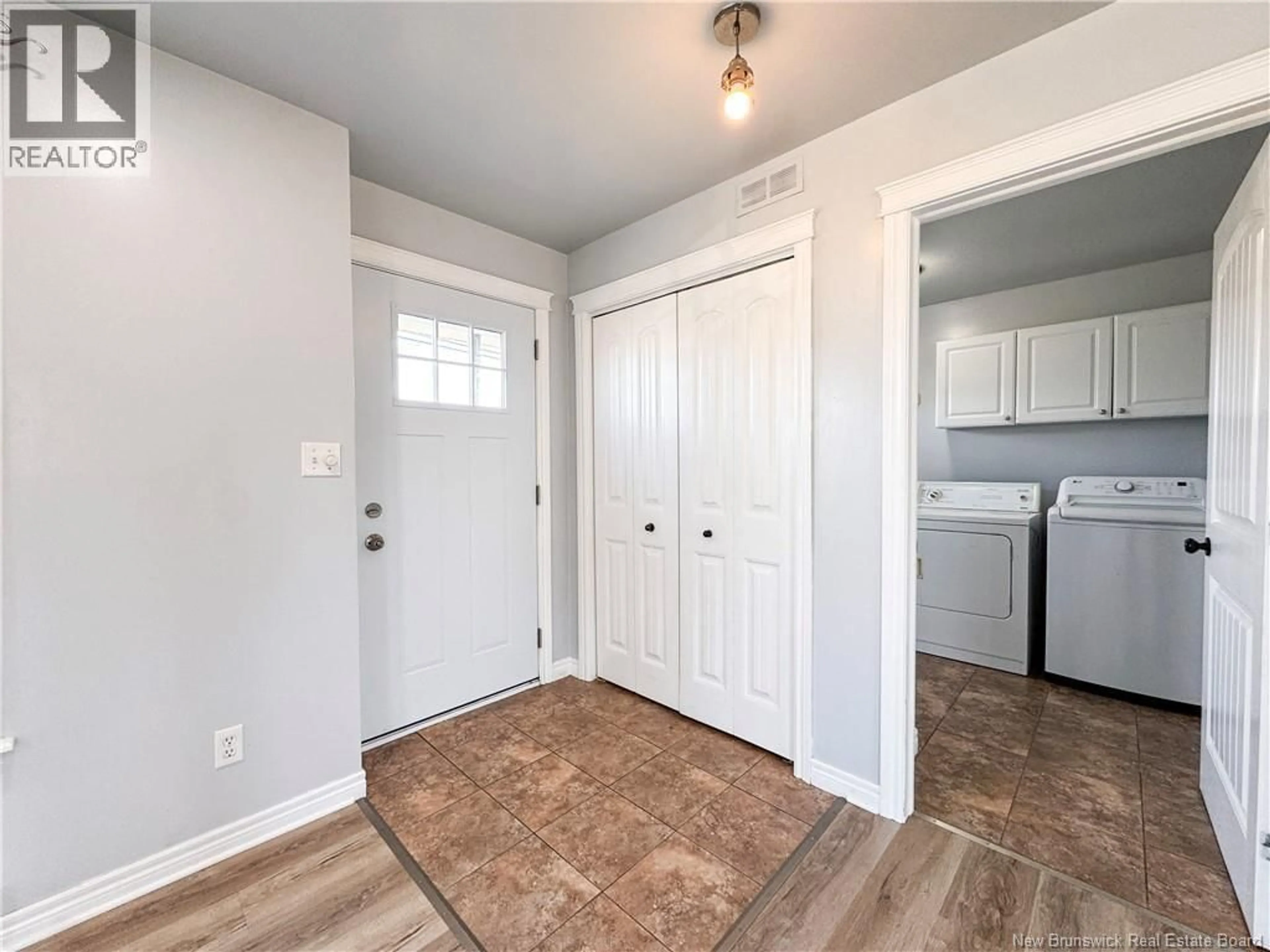 Indoor entryway for 146 IVY ROAD, Moncton New Brunswick E1G5A2