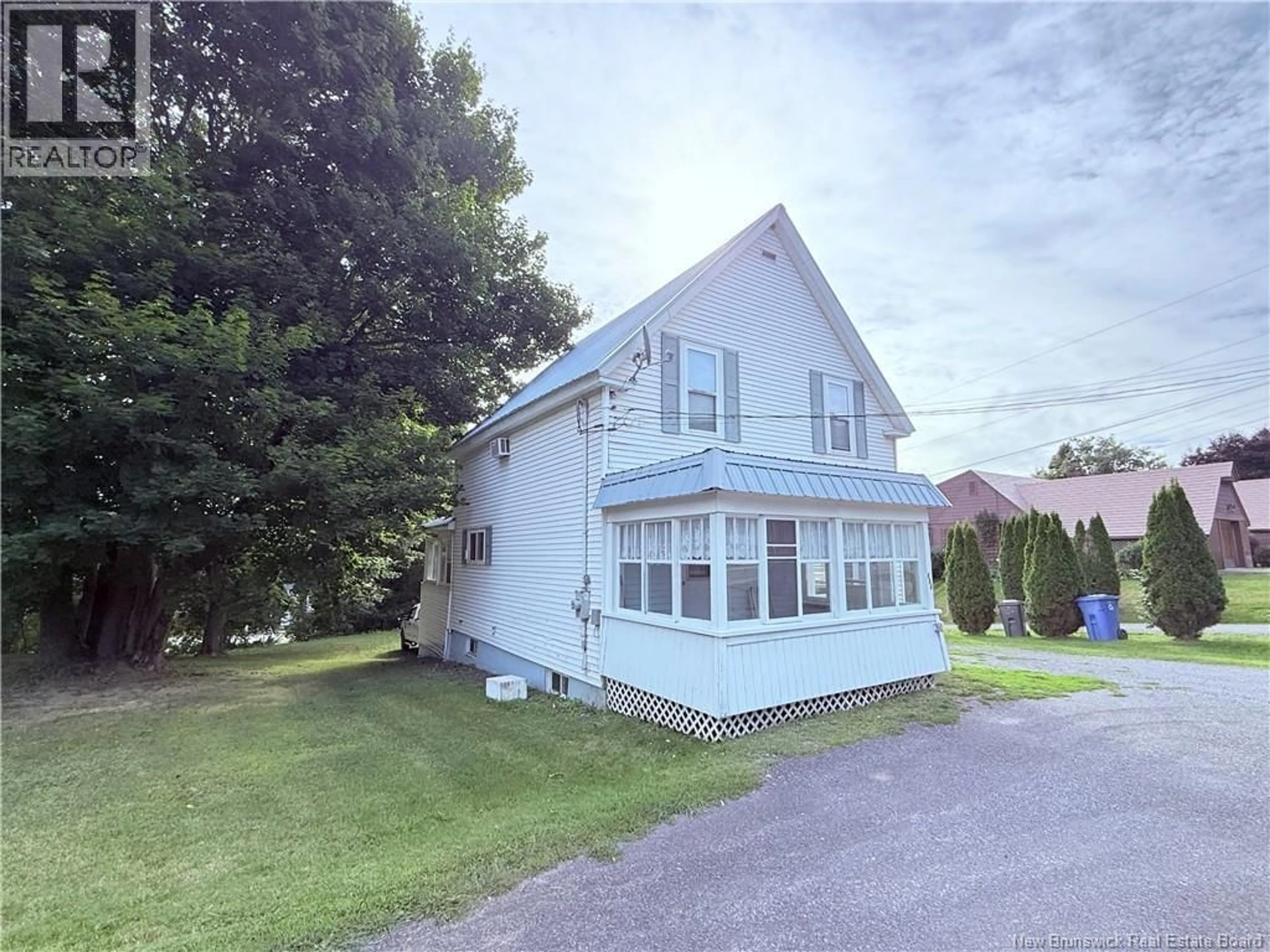 A pic from outside/outdoor area/front of a property/back of a property/a pic from drone, street for 806 MAIN STREET, Woodstock New Brunswick E7M2E8