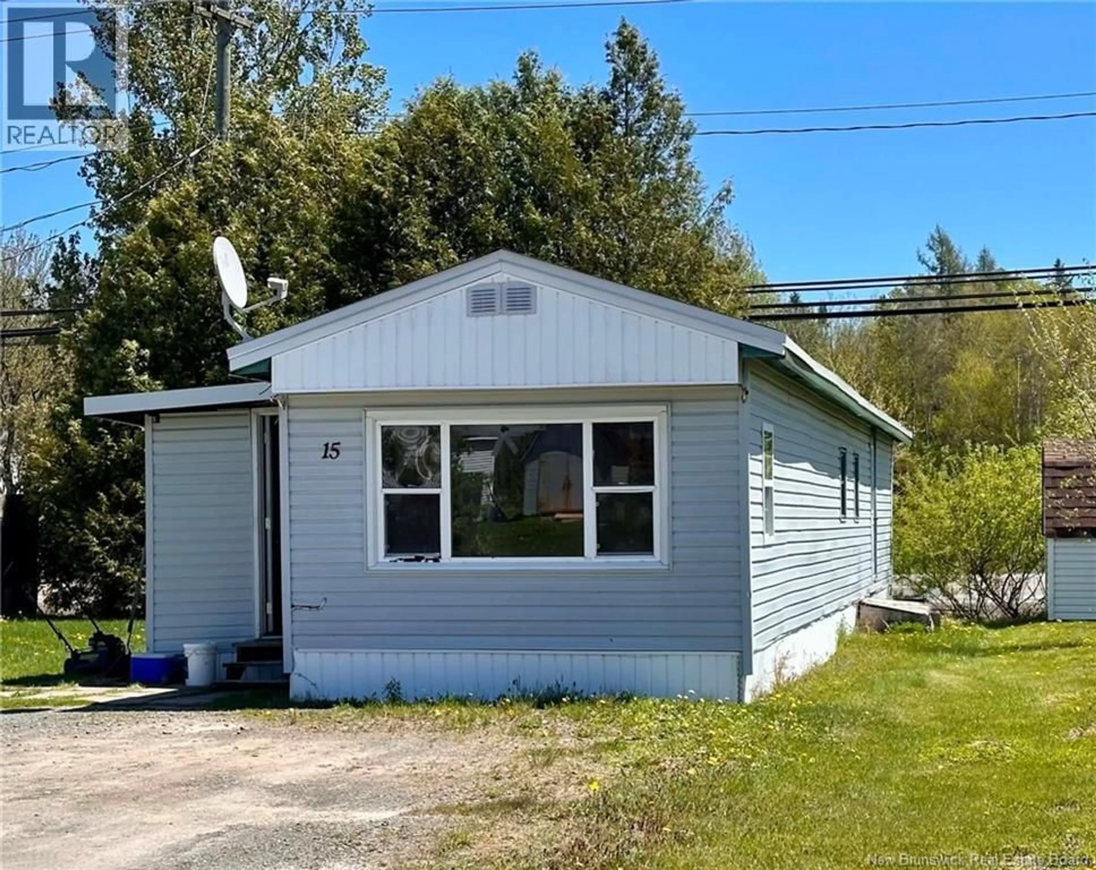 Home with vinyl exterior material, unknown for 15 HEDGEVIEW DRIVE, Fredericton New Brunswick E3B6R6