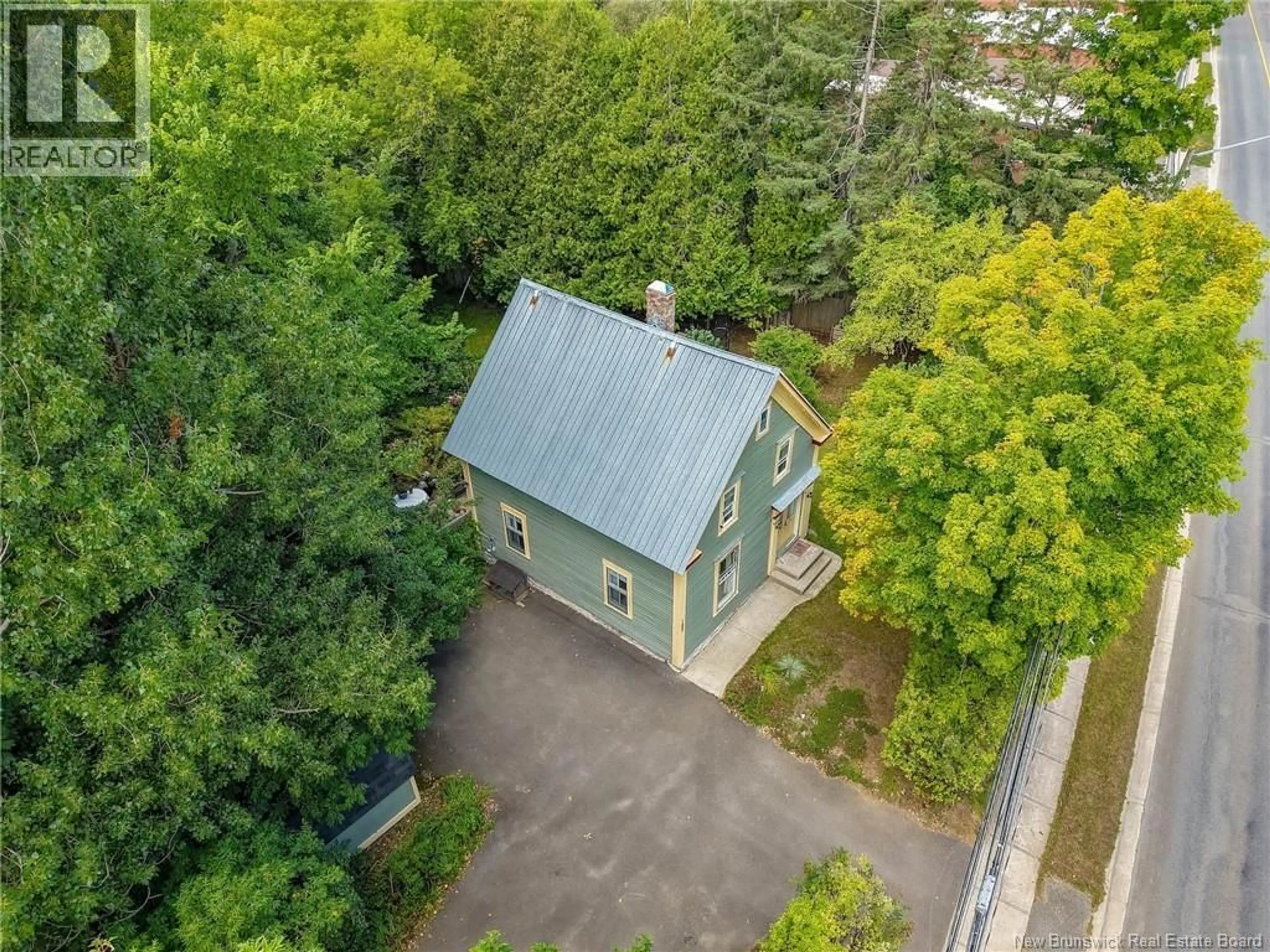 A pic from outside/outdoor area/front of a property/back of a property/a pic from drone, street for 185 CANADA STREET, Fredericton New Brunswick E3A3Z9