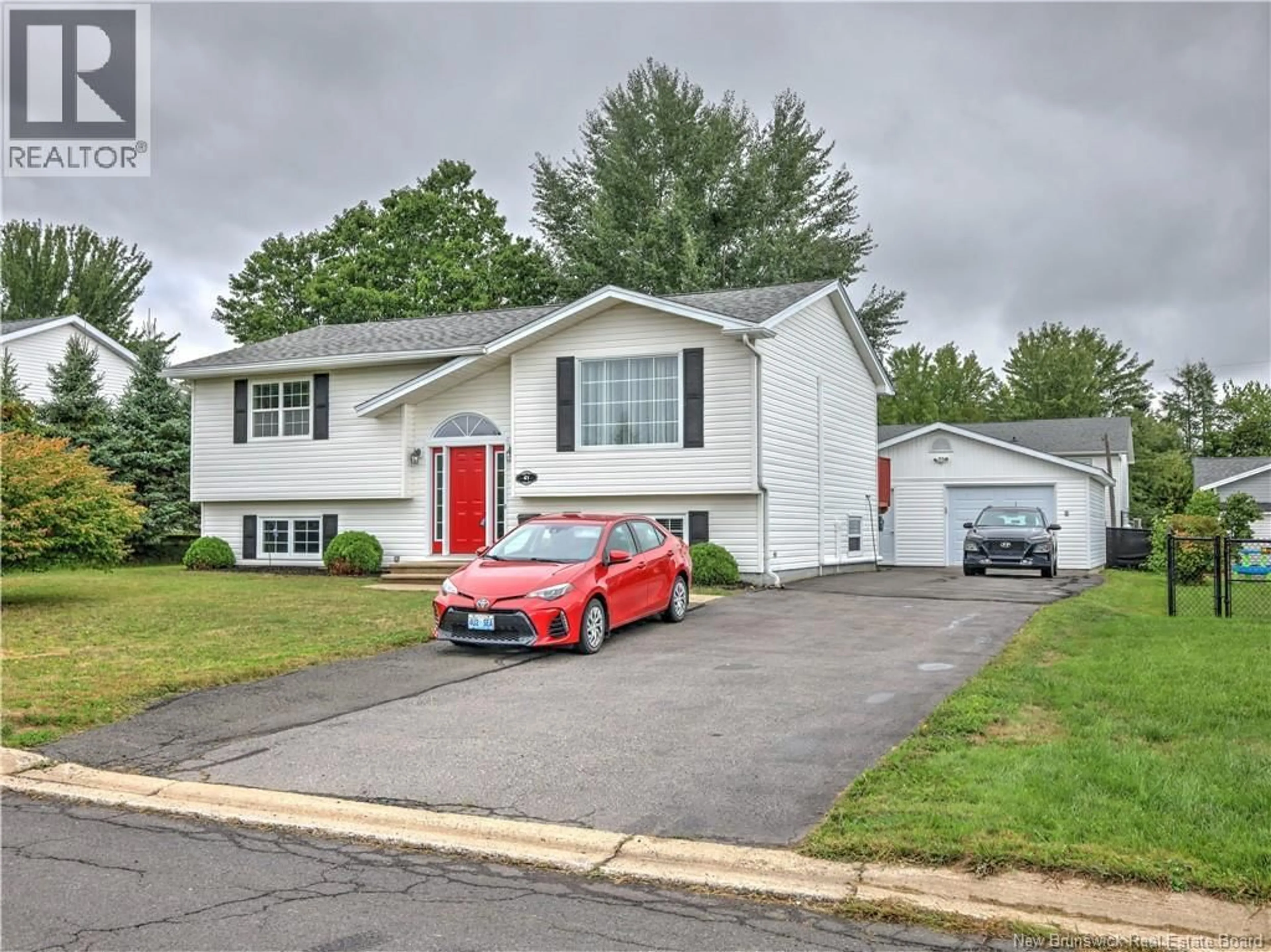 Home with vinyl exterior material, street for 41 CRAIG STREET, Oromocto New Brunswick E2V2R4