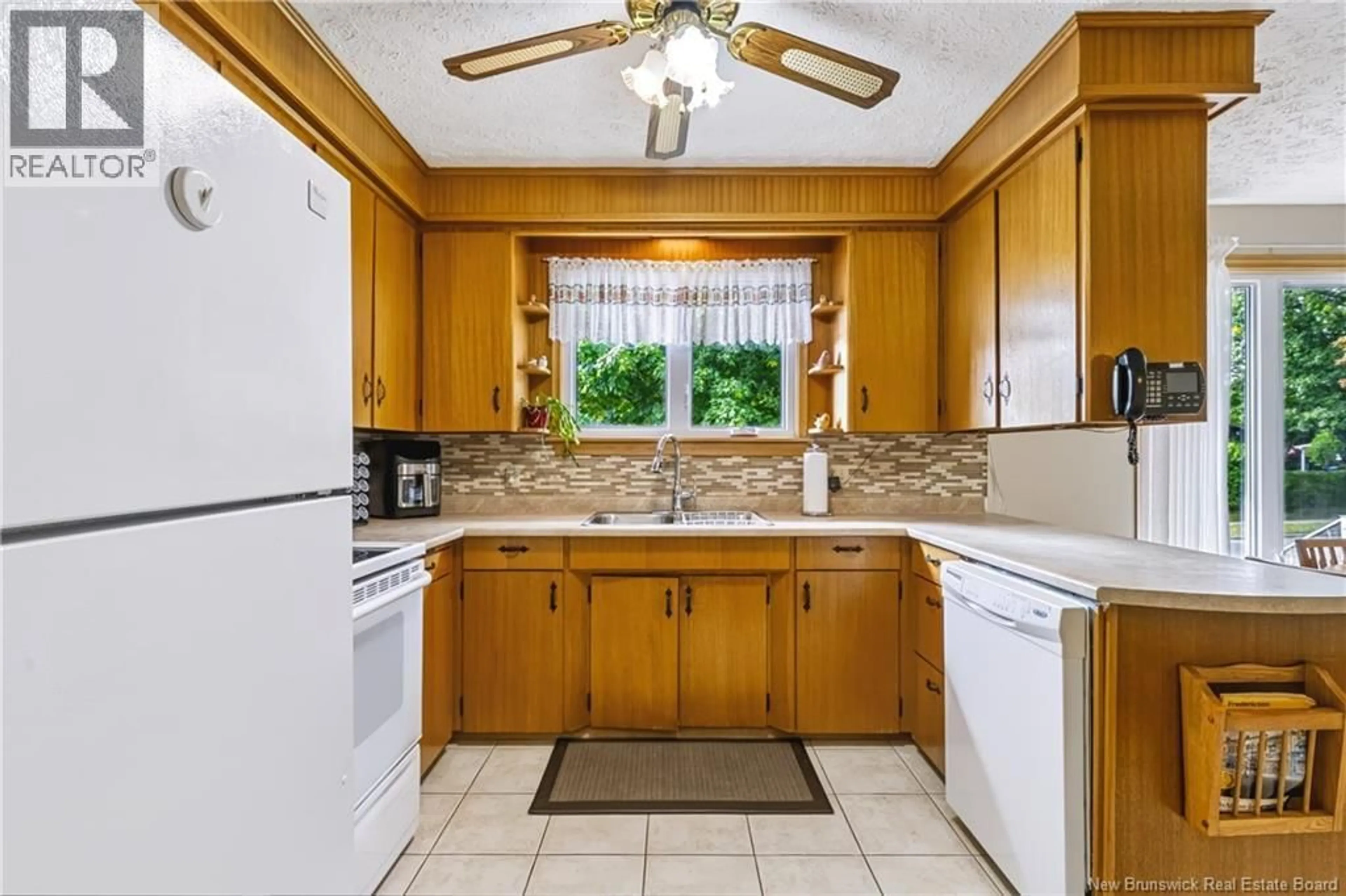 Standard kitchen, ceramic/tile floor for 582 BROAD STREET, Nashwaaksis New Brunswick E3A2L8