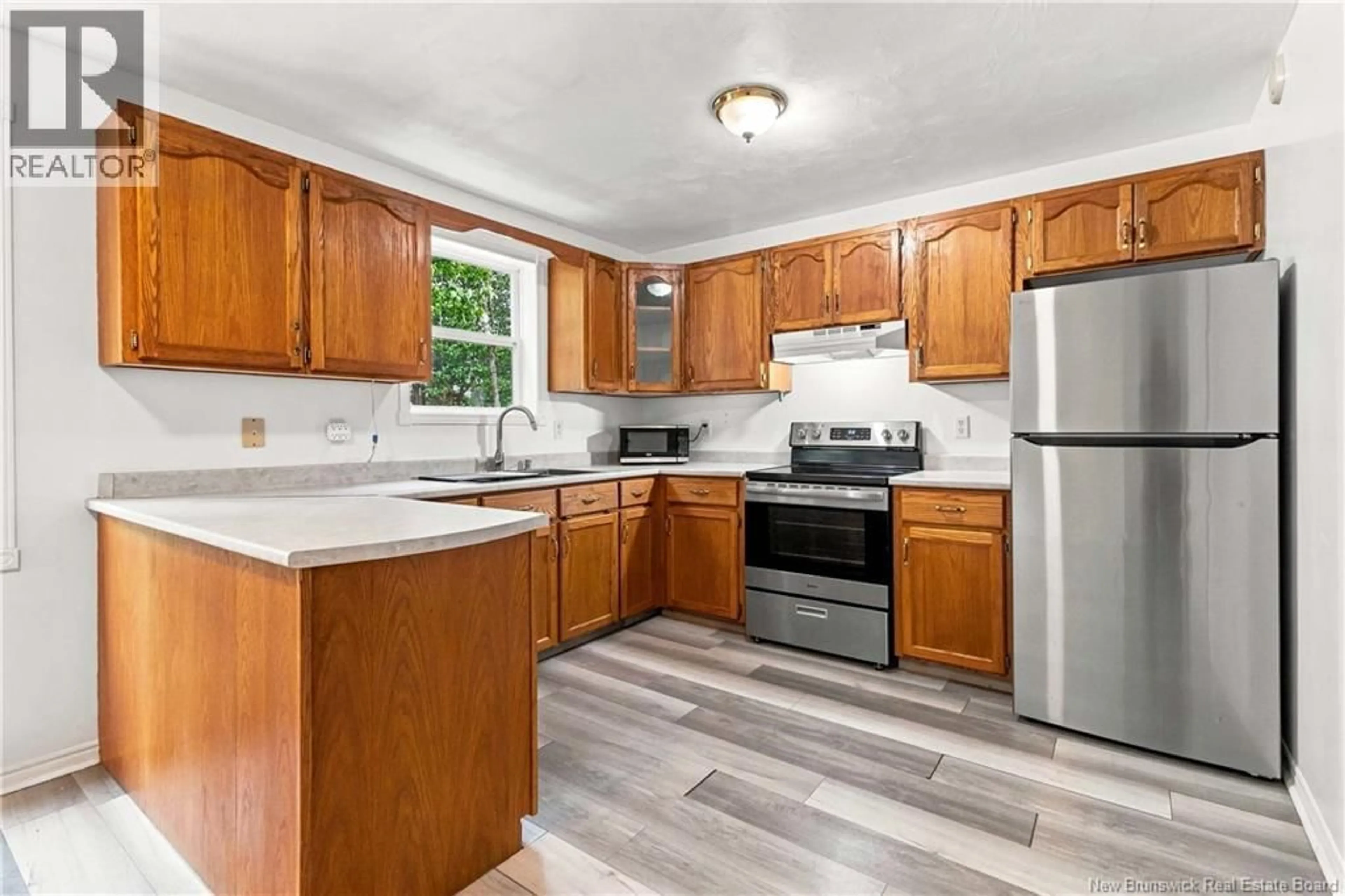 Standard kitchen, unknown for 29 GLENVIEW COURT, Riverview New Brunswick E1B4X7