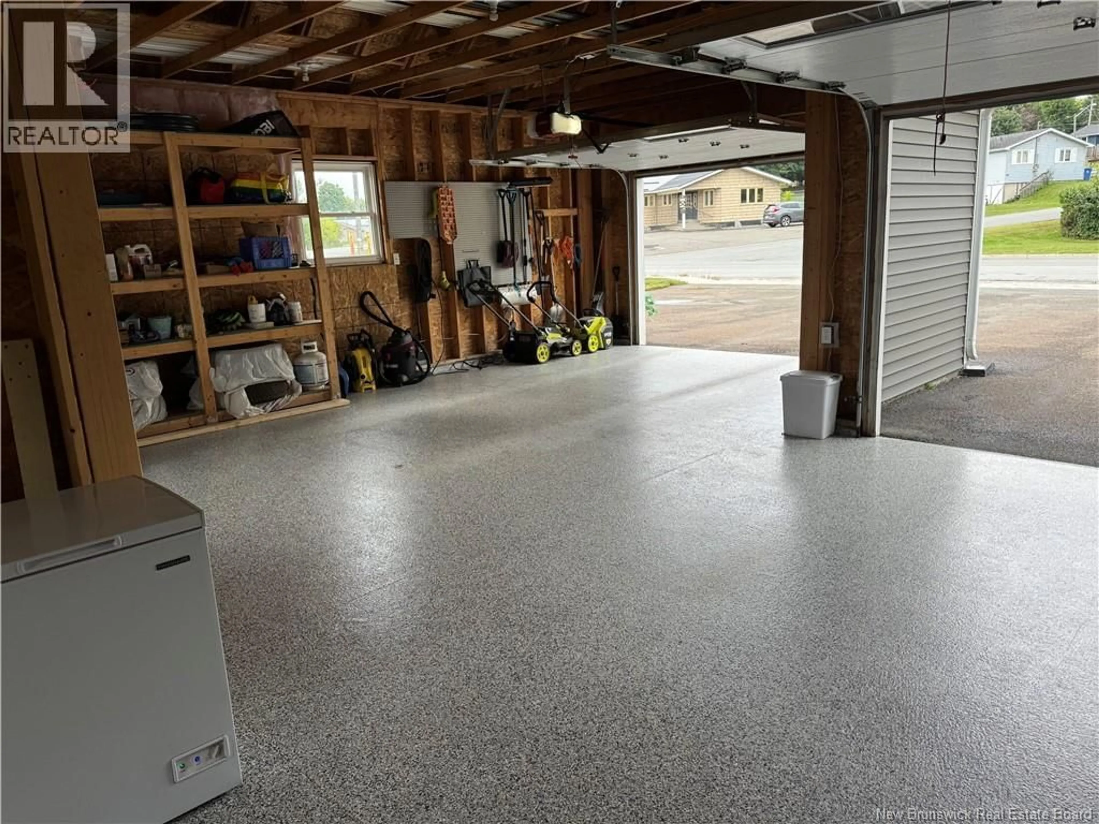 Indoor garage for 164 HOULTON ST, Woodstock New Brunswick E7M1Z1
