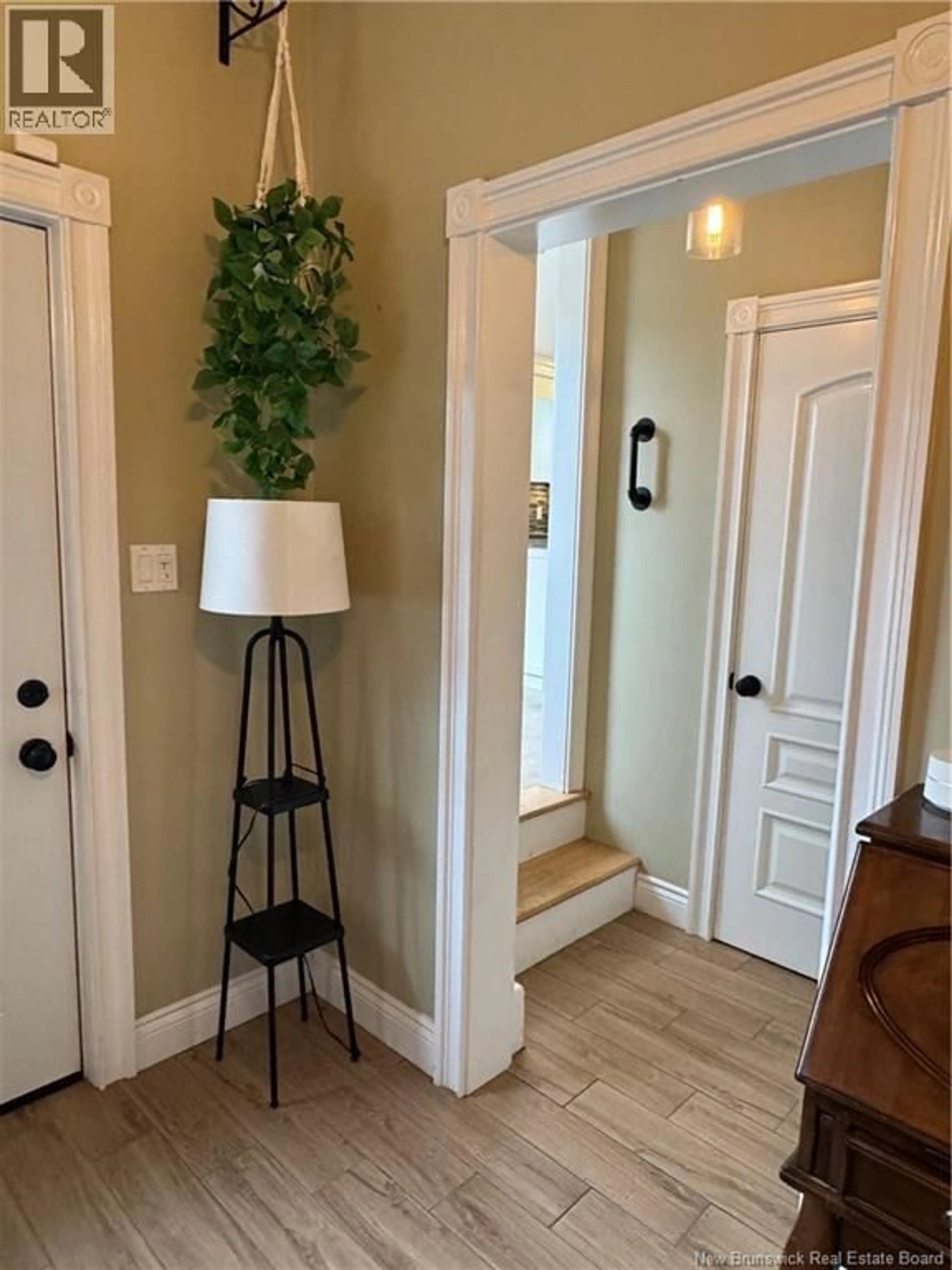 Indoor entryway for 164 HOULTON ST, Woodstock New Brunswick E7M1Z1