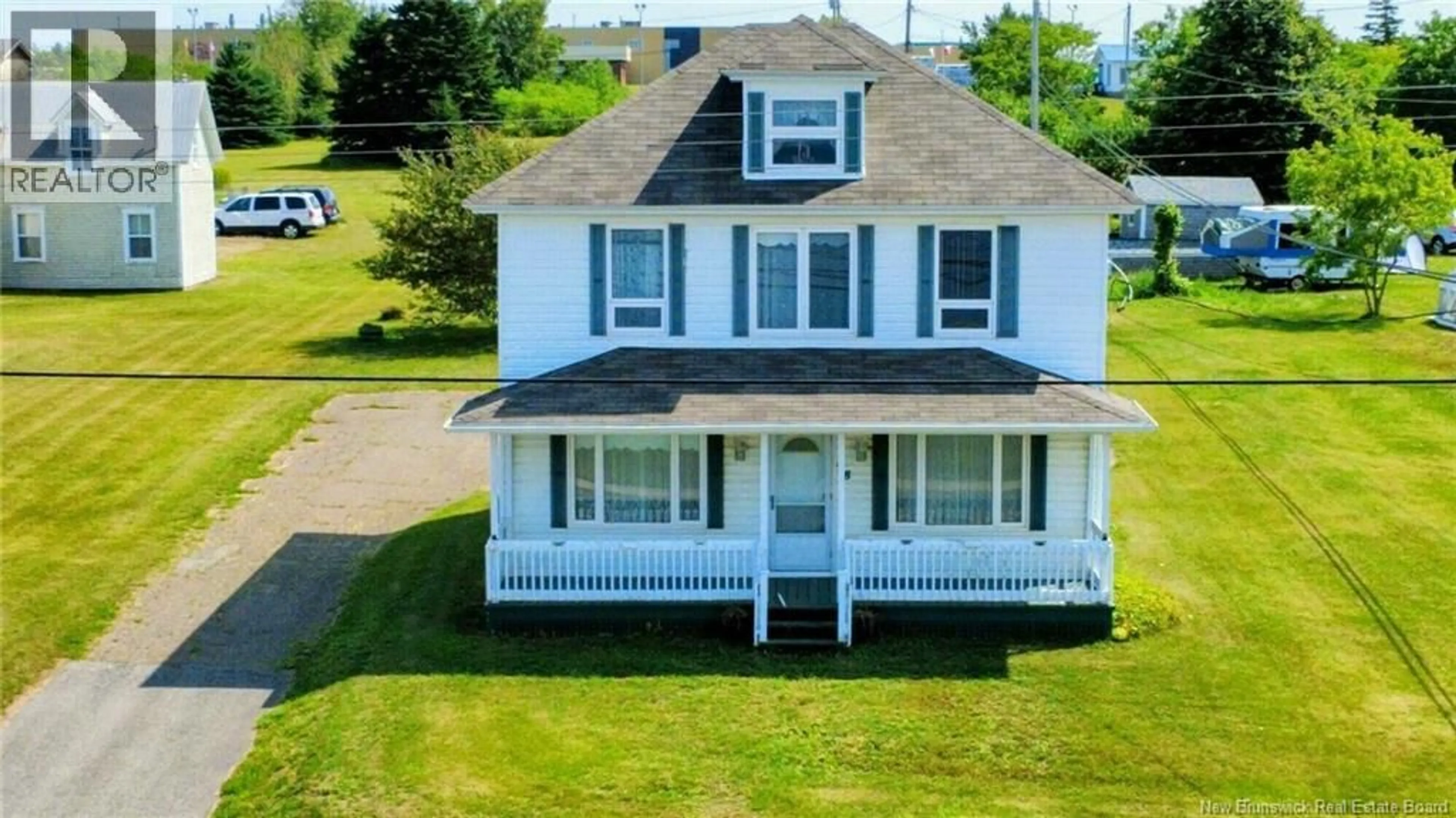 A pic from outside/outdoor area/front of a property/back of a property/a pic from drone, building for 98 SAINT-PIERRE E BOULEVARD, Caraquet New Brunswick E1W1A9