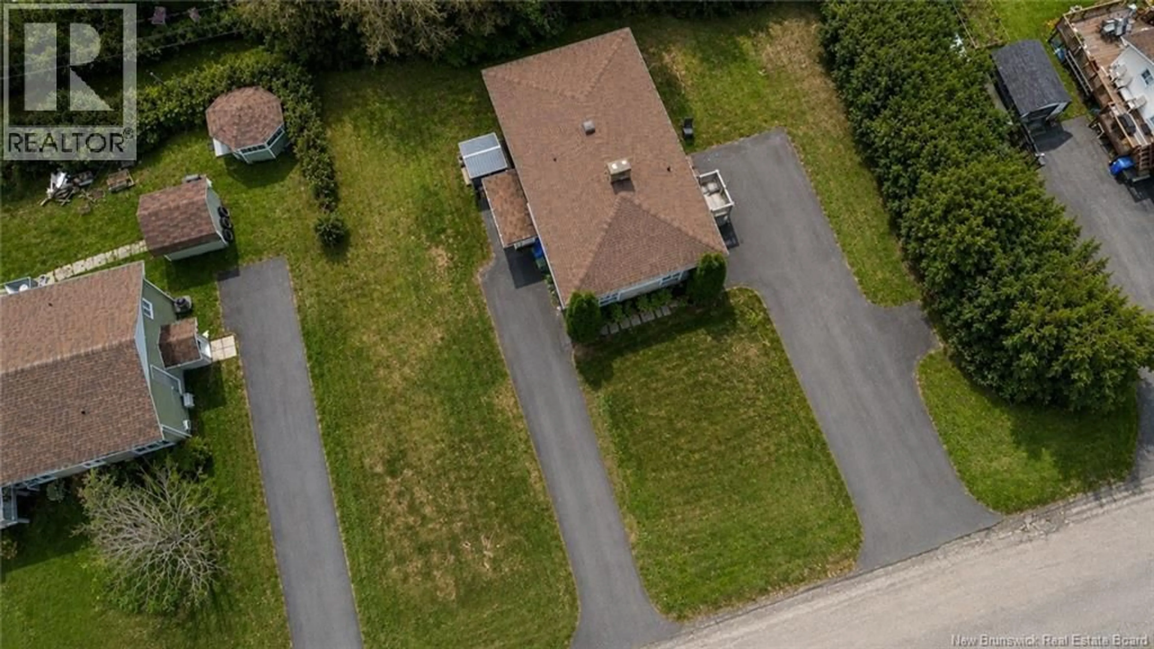 A pic from outside/outdoor area/front of a property/back of a property/a pic from drone, street for 1075 DANIEL DRIVE, Bathurst New Brunswick E2A3X6