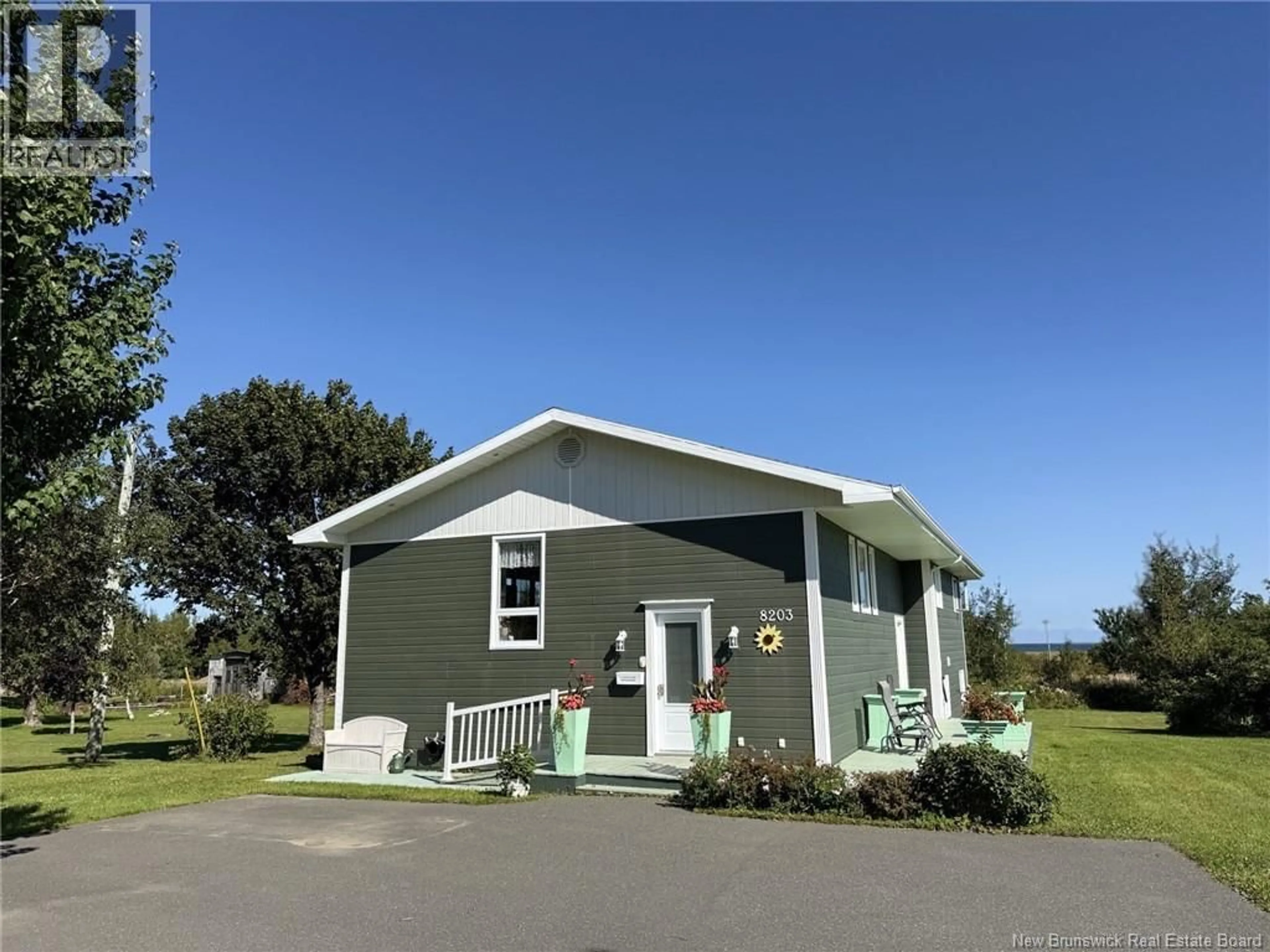 Home with vinyl exterior material, unknown for 8203 RUE ST-PAUL, Bas-Caraquet New Brunswick E1W6C4