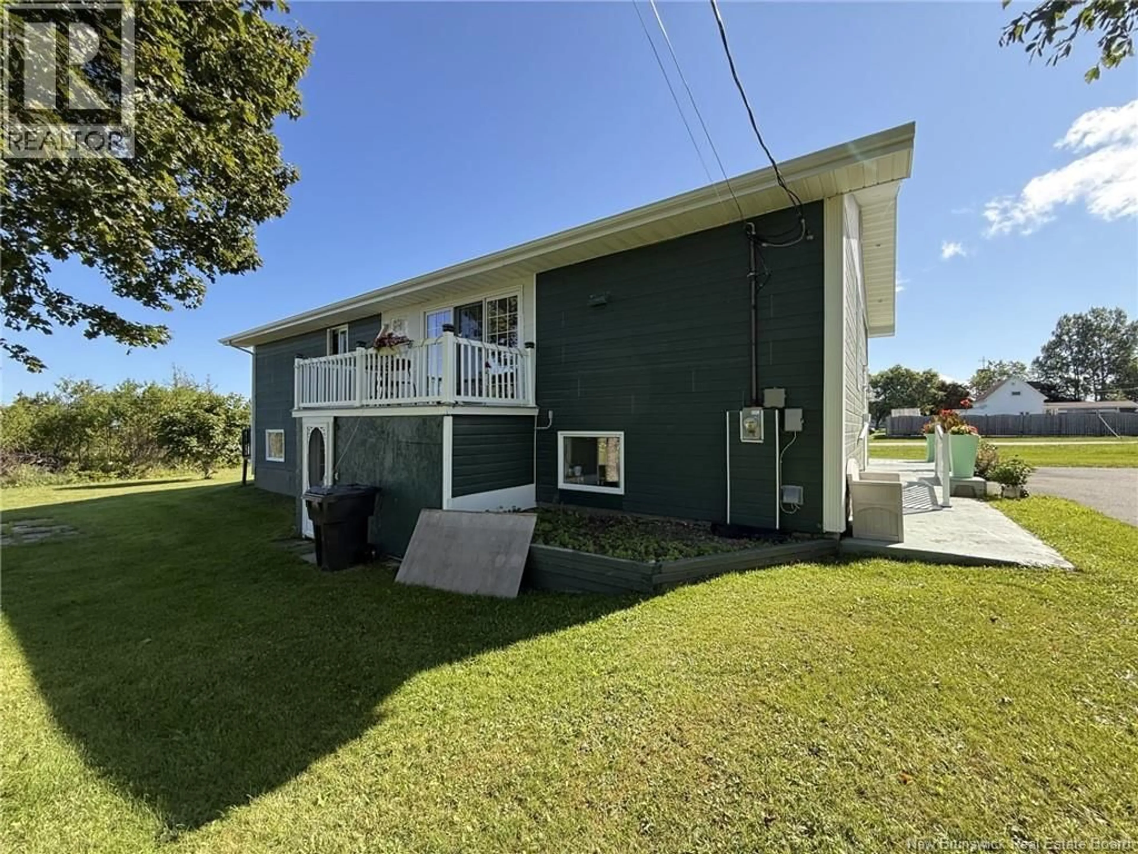 A pic from outside/outdoor area/front of a property/back of a property/a pic from drone, building for 8203 RUE ST-PAUL, Bas-Caraquet New Brunswick E1W6C4