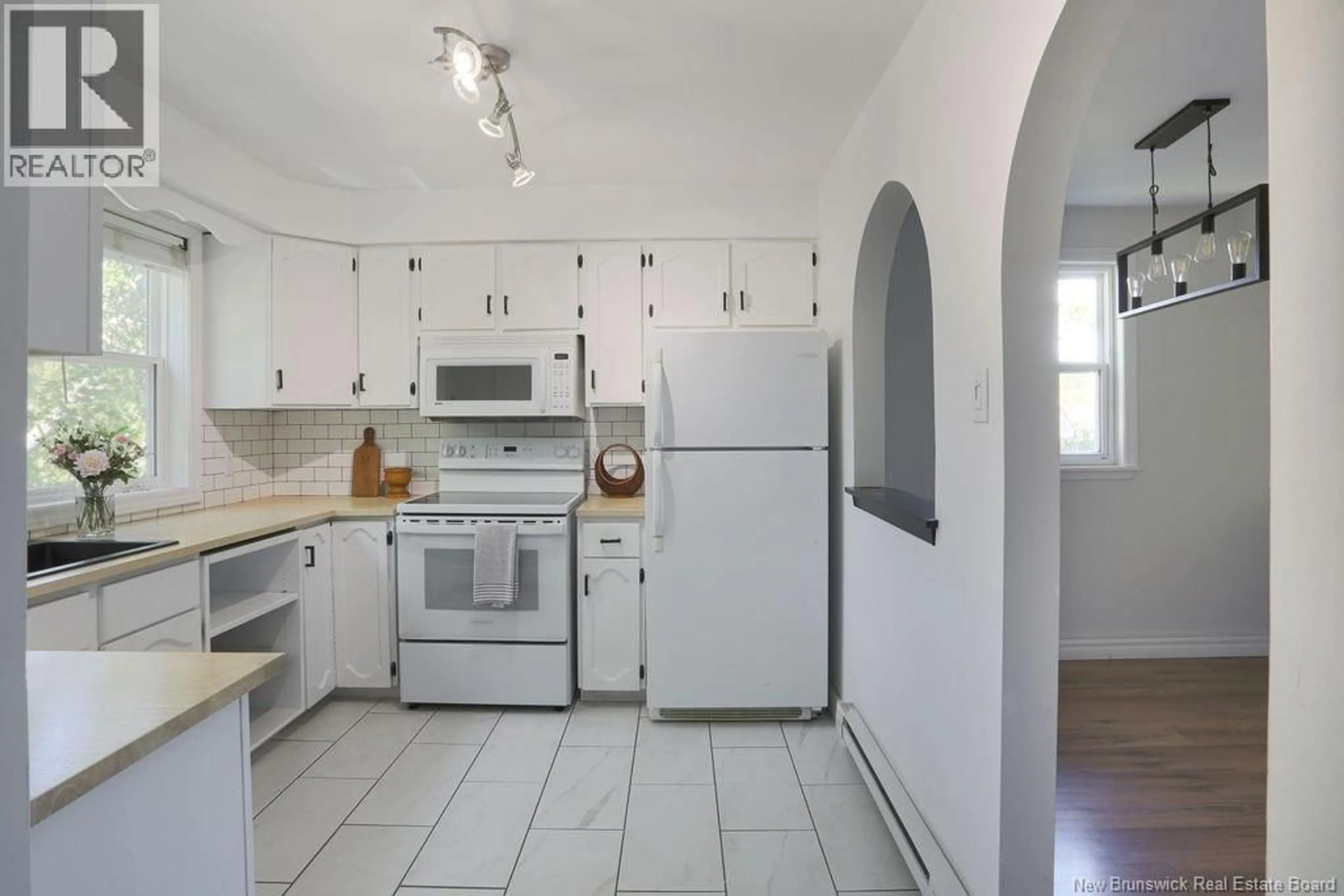 Standard kitchen, ceramic/tile floor for 25 HILLSVIEW CRESCENT, Rothesay New Brunswick E2E3N5