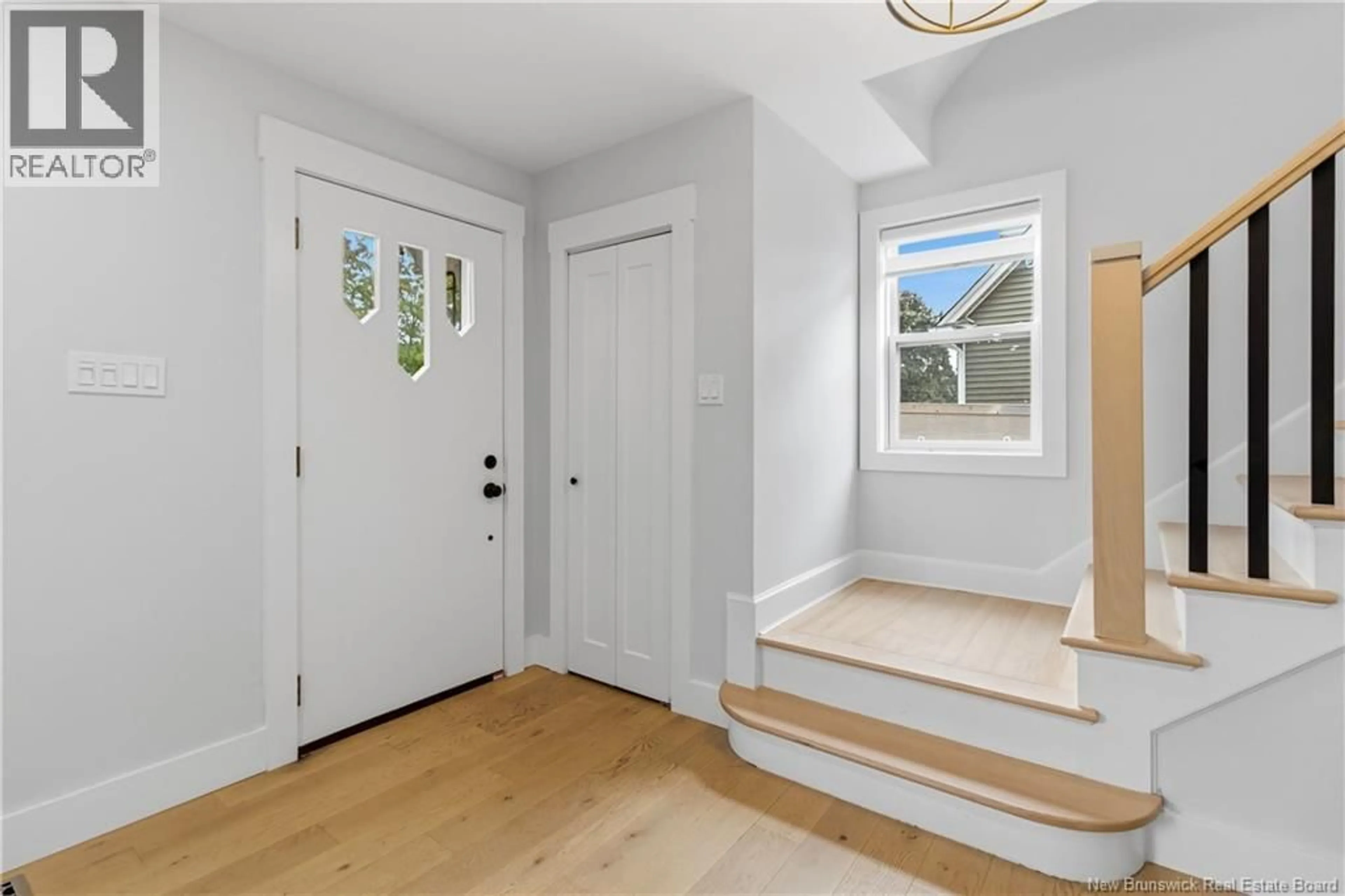 Indoor entryway for 70 WOODLAND DRIVE, Moncton New Brunswick E1E3C3