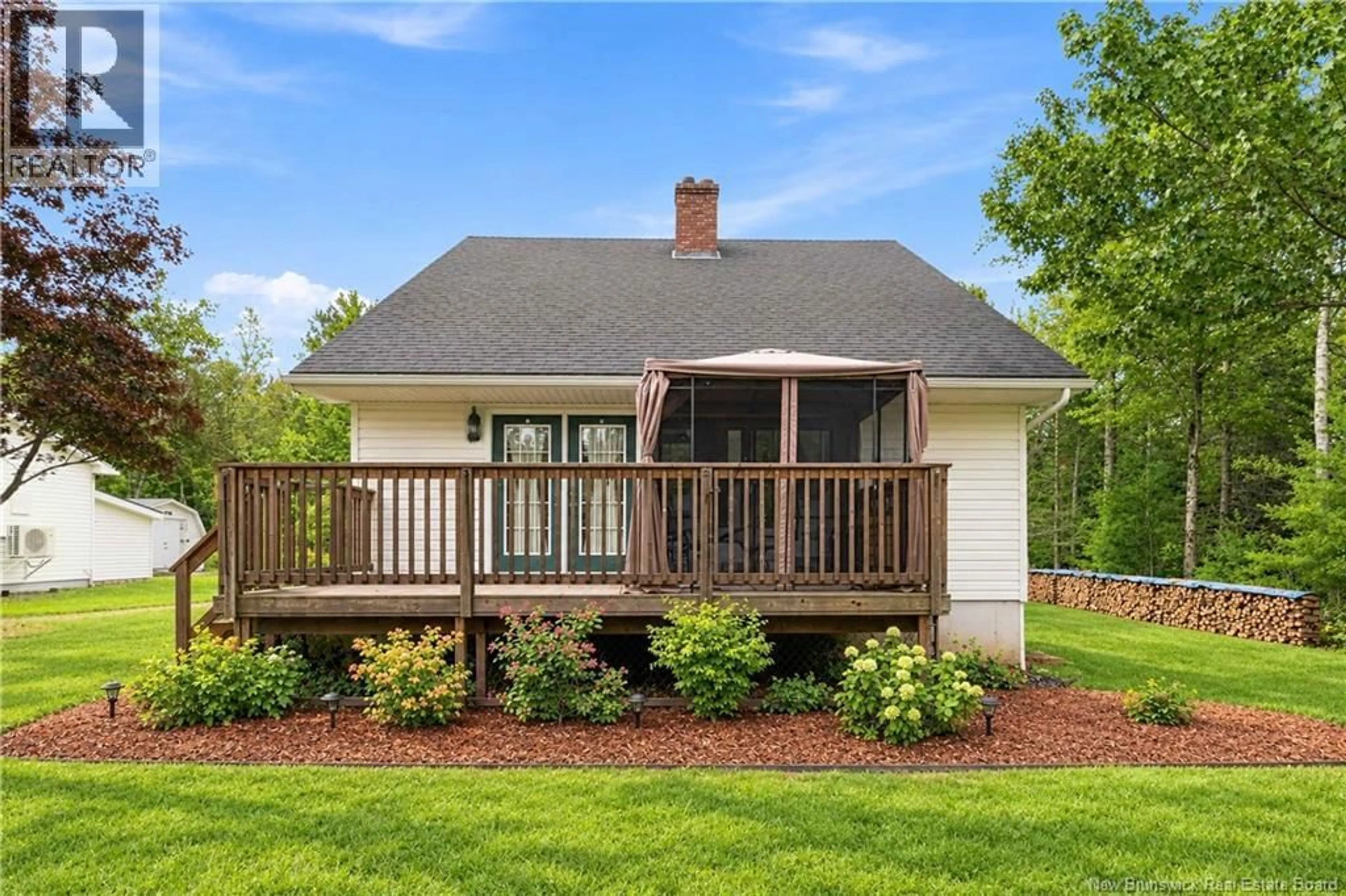 Home with vinyl exterior material, unknown for 2135 ELMWOOD DRIVE, Moncton New Brunswick E1H2H9