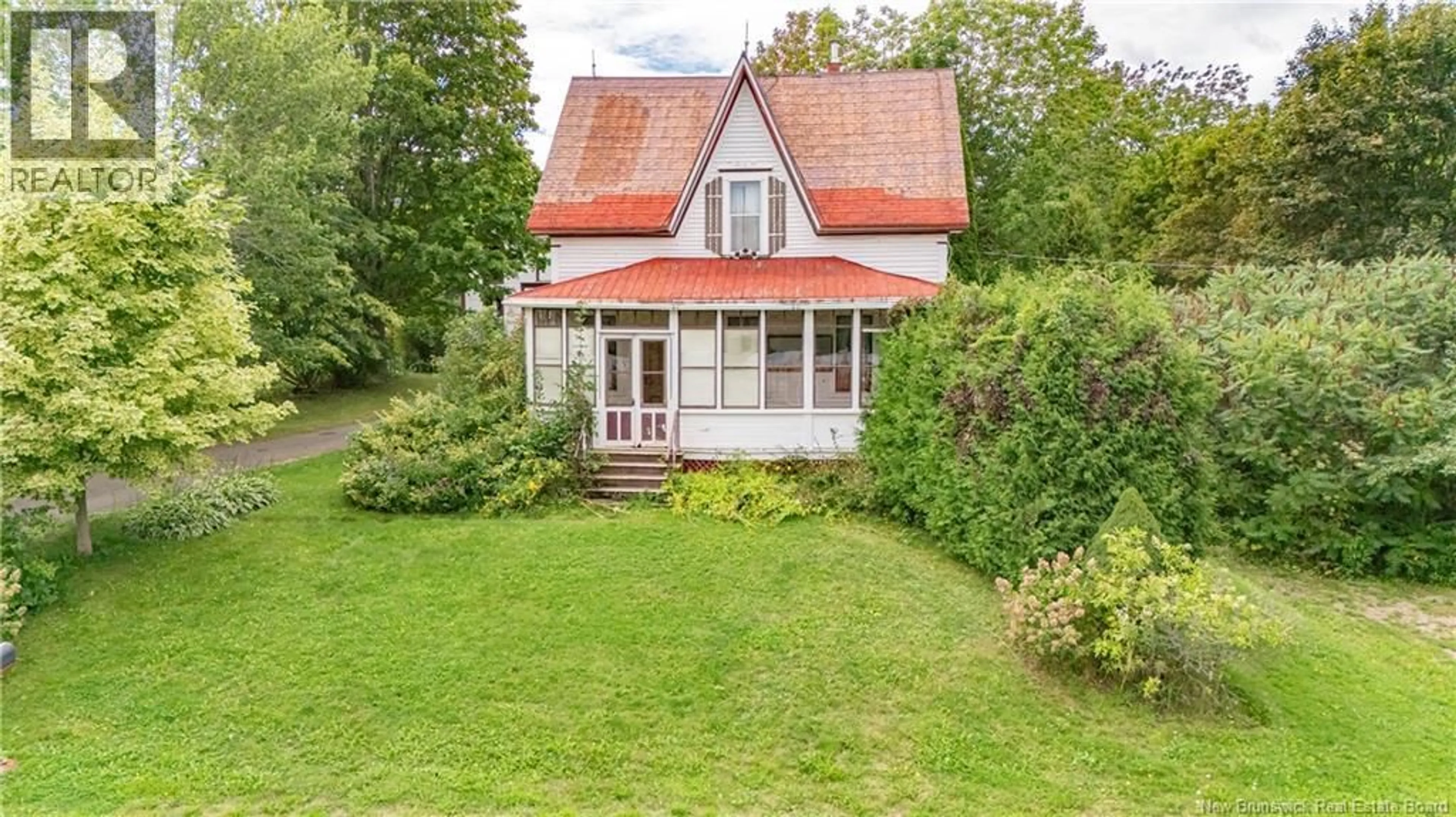 A pic from outside/outdoor area/front of a property/back of a property/a pic from drone, street for 4620 102 ROUTE, Queenstown New Brunswick E5M2A2