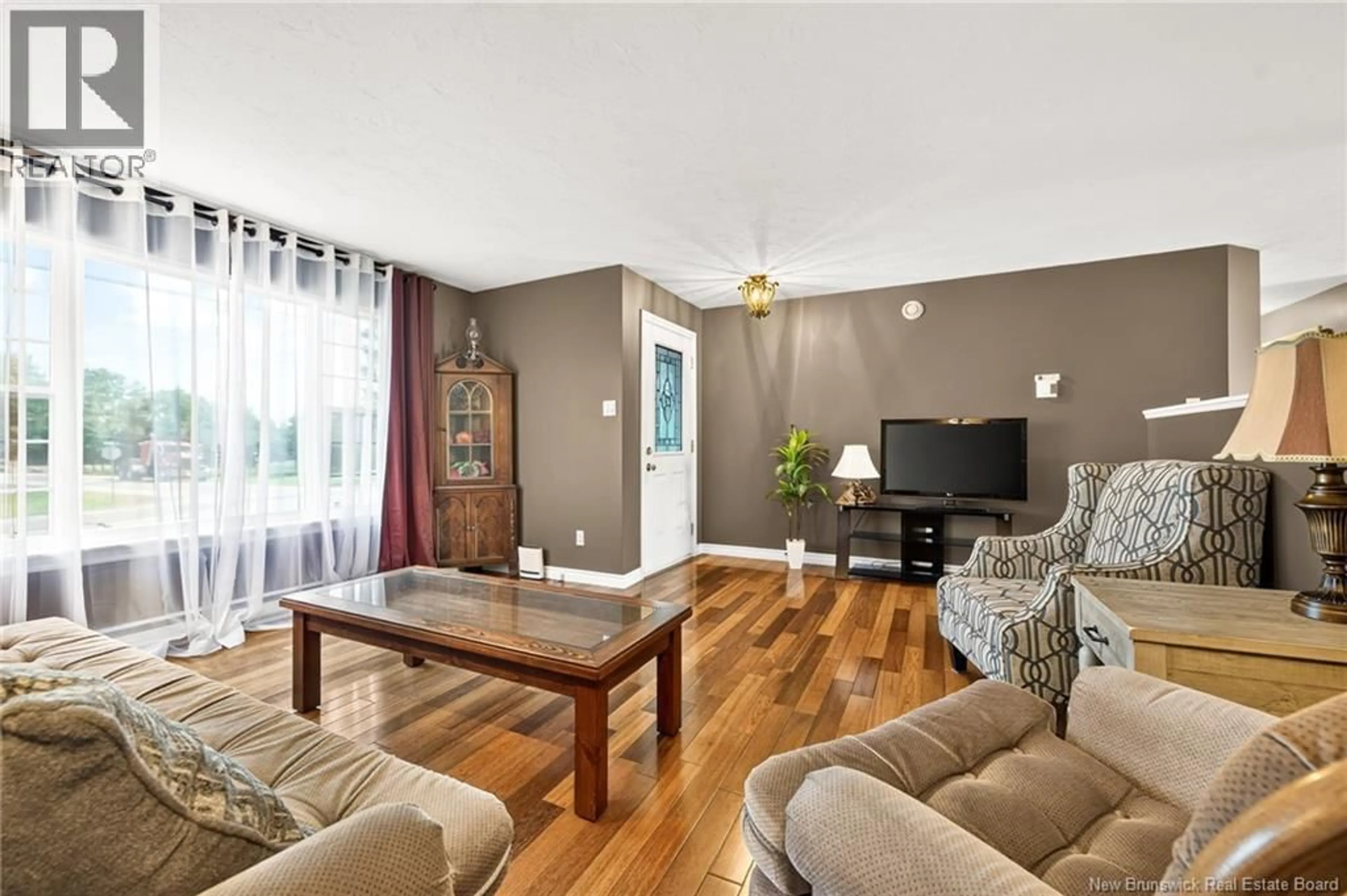 Living room with furniture, wood/laminate floor for 6 CHAD CRESCENT, Salisbury New Brunswick E4J3N3