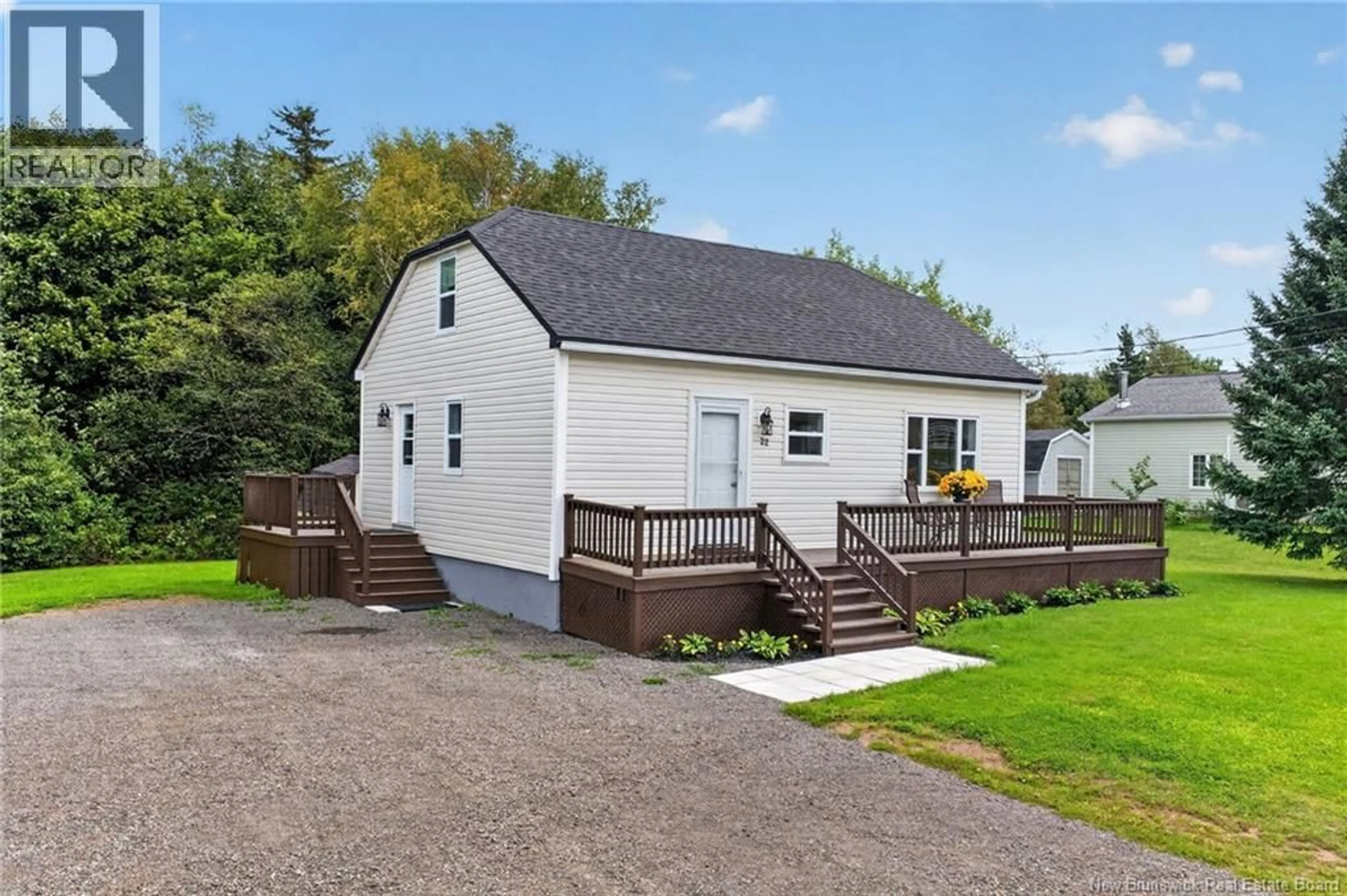 Home with vinyl exterior material, street for 22 POINTE-DU-CHÊNE ROAD, Shediac New Brunswick E4P2M2