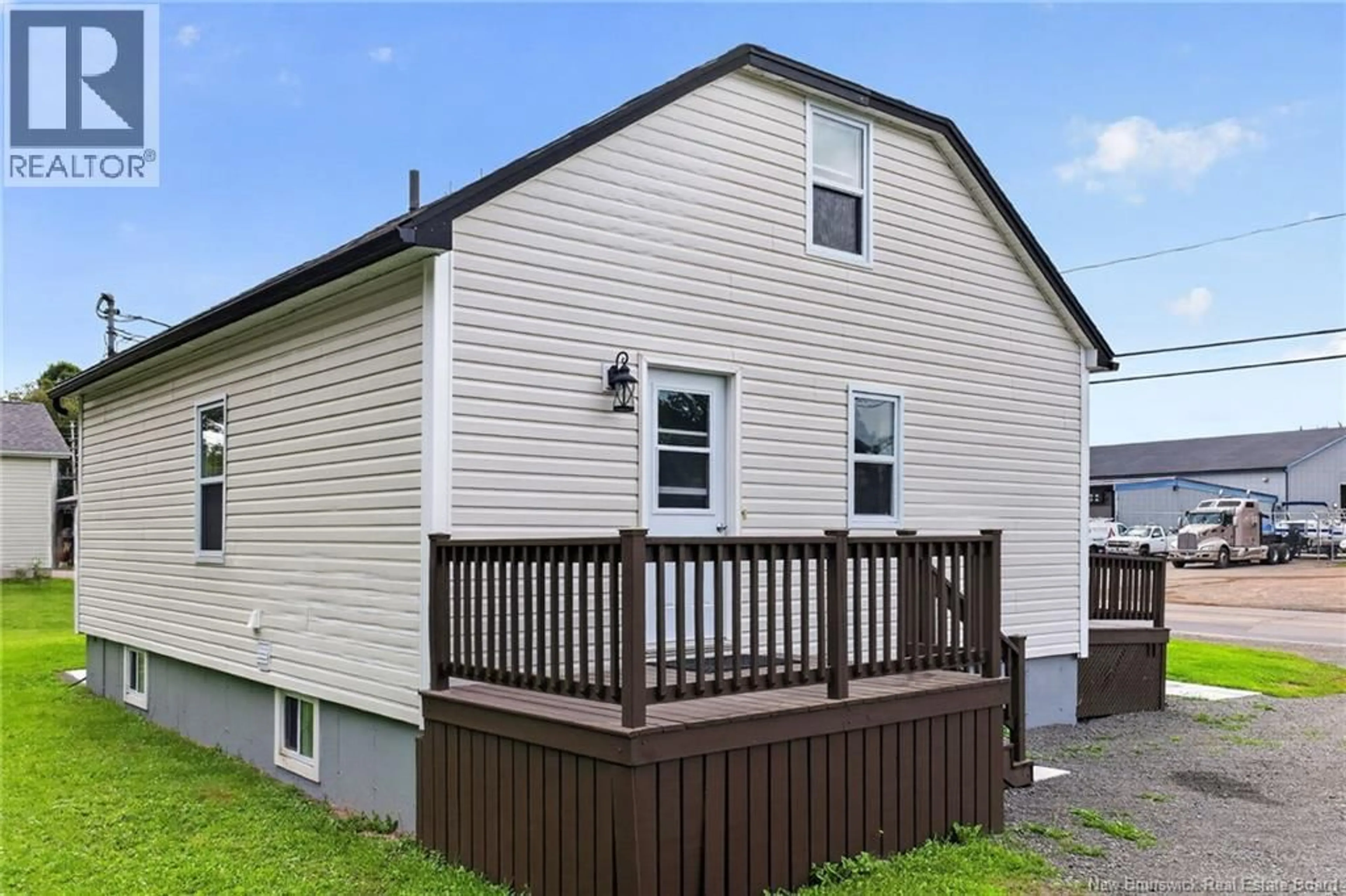Home with vinyl exterior material, unknown for 22 POINTE-DU-CHÊNE ROAD, Shediac New Brunswick E4P2M2