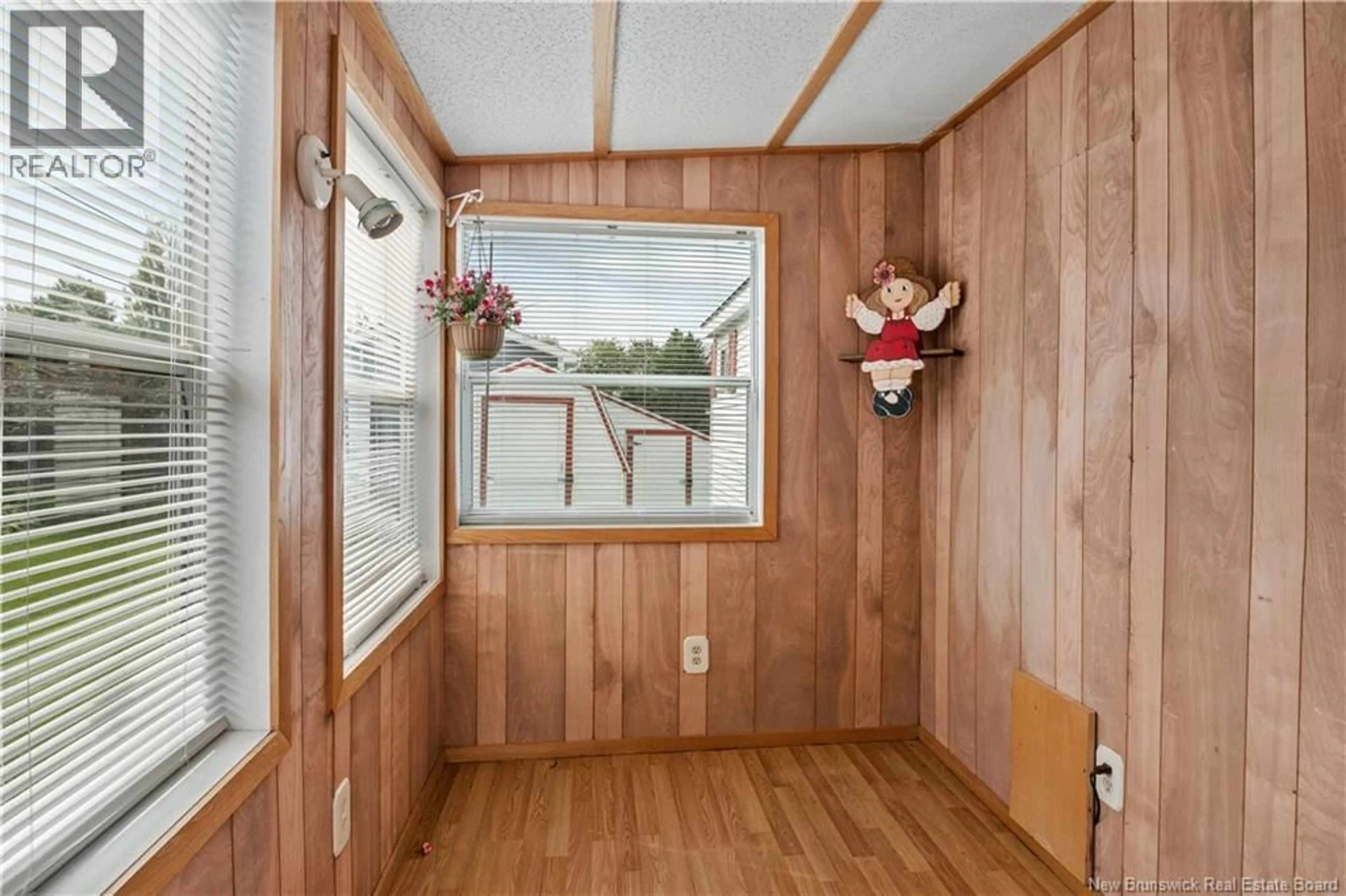 Indoor entryway for 11 MARCEL, Lakeville New Brunswick E1H1G6