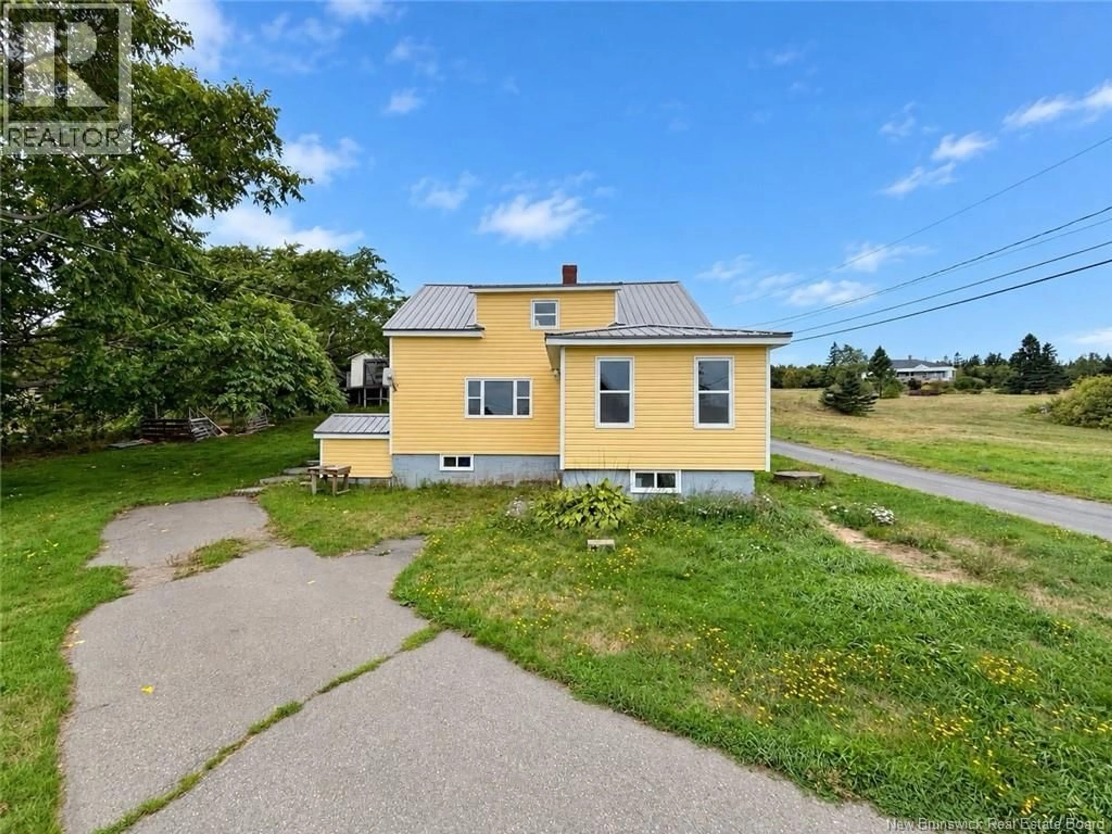 A pic from outside/outdoor area/front of a property/back of a property/a pic from drone, street for 11 WINDSOR STREET, Grand Manan New Brunswick E5G2J7