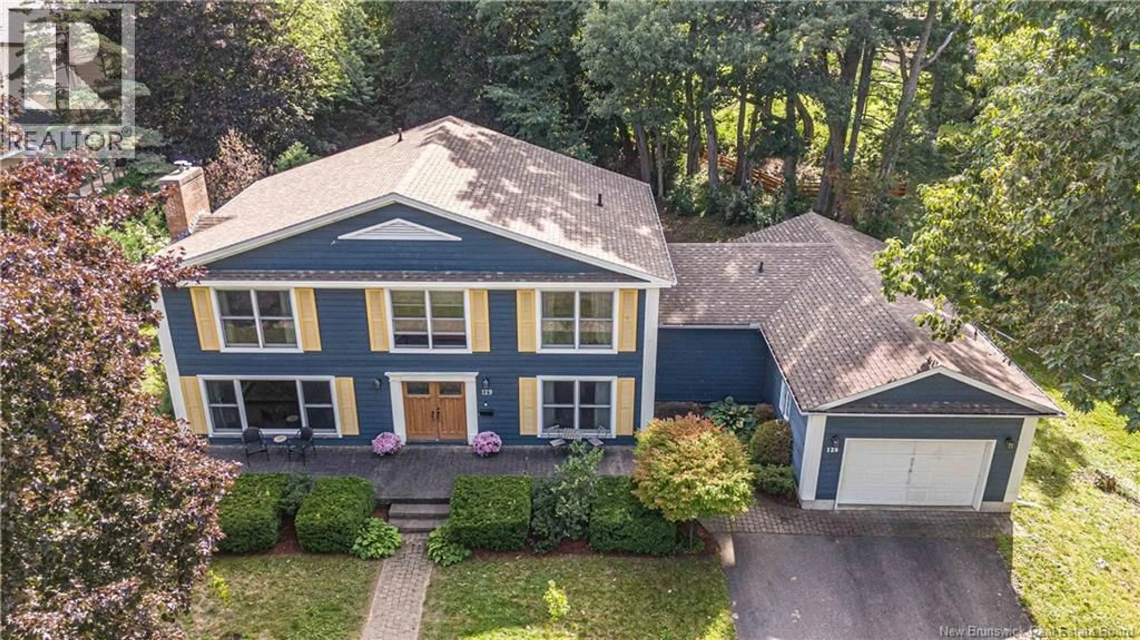 A pic from outside/outdoor area/front of a property/back of a property/a pic from drone, street for 129 ALEXANDRA STREET, Fredericton New Brunswick E3B1Y5