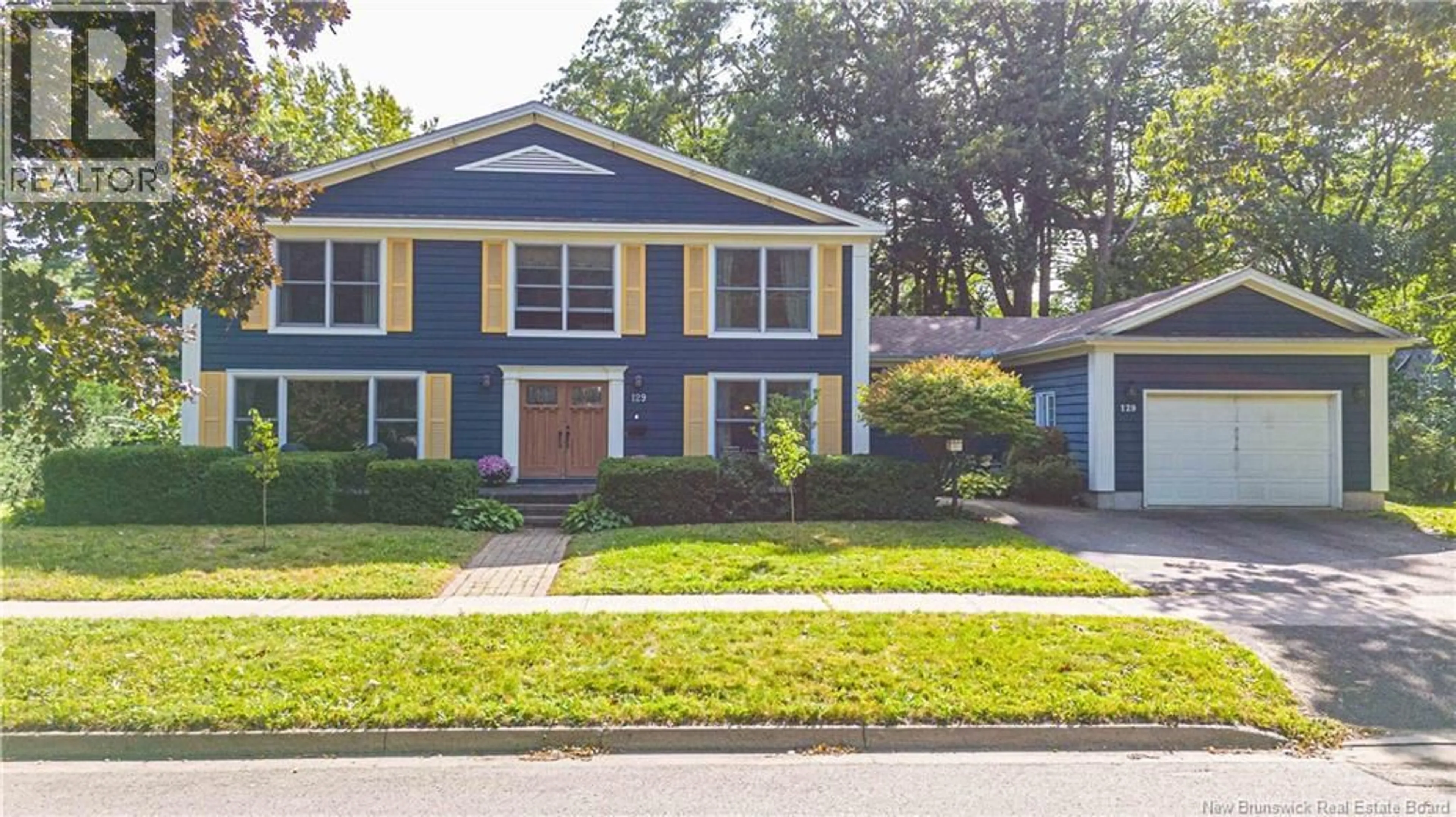 Home with vinyl exterior material, street for 129 ALEXANDRA STREET, Fredericton New Brunswick E3B1Y5