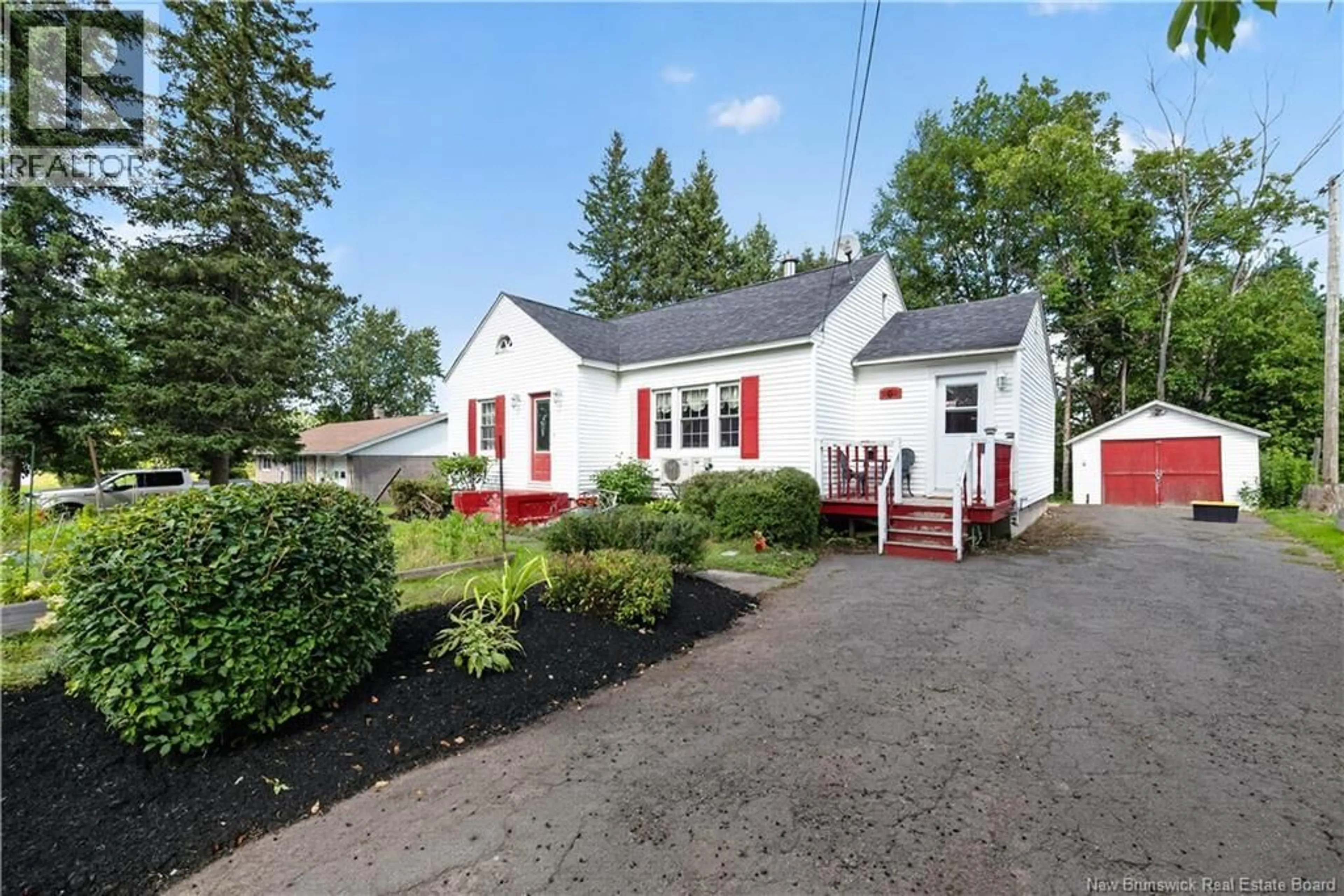 Home with vinyl exterior material, street for 6 SPRING STREET, Petitcodiac New Brunswick E4Z4W5