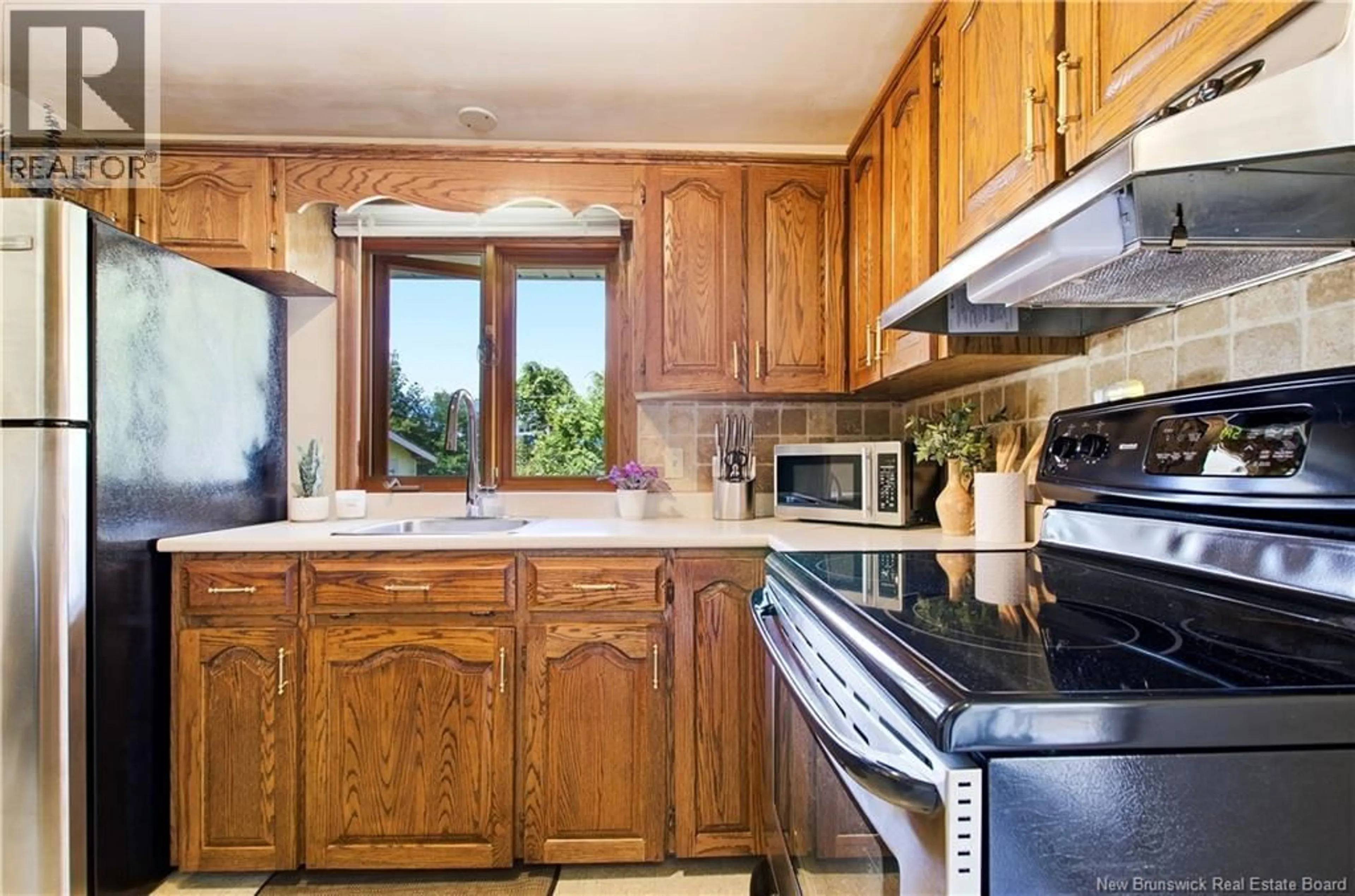 Standard kitchen, ceramic/tile floor for 123 MCADAM AVE, Fredericton New Brunswick E3A1G7